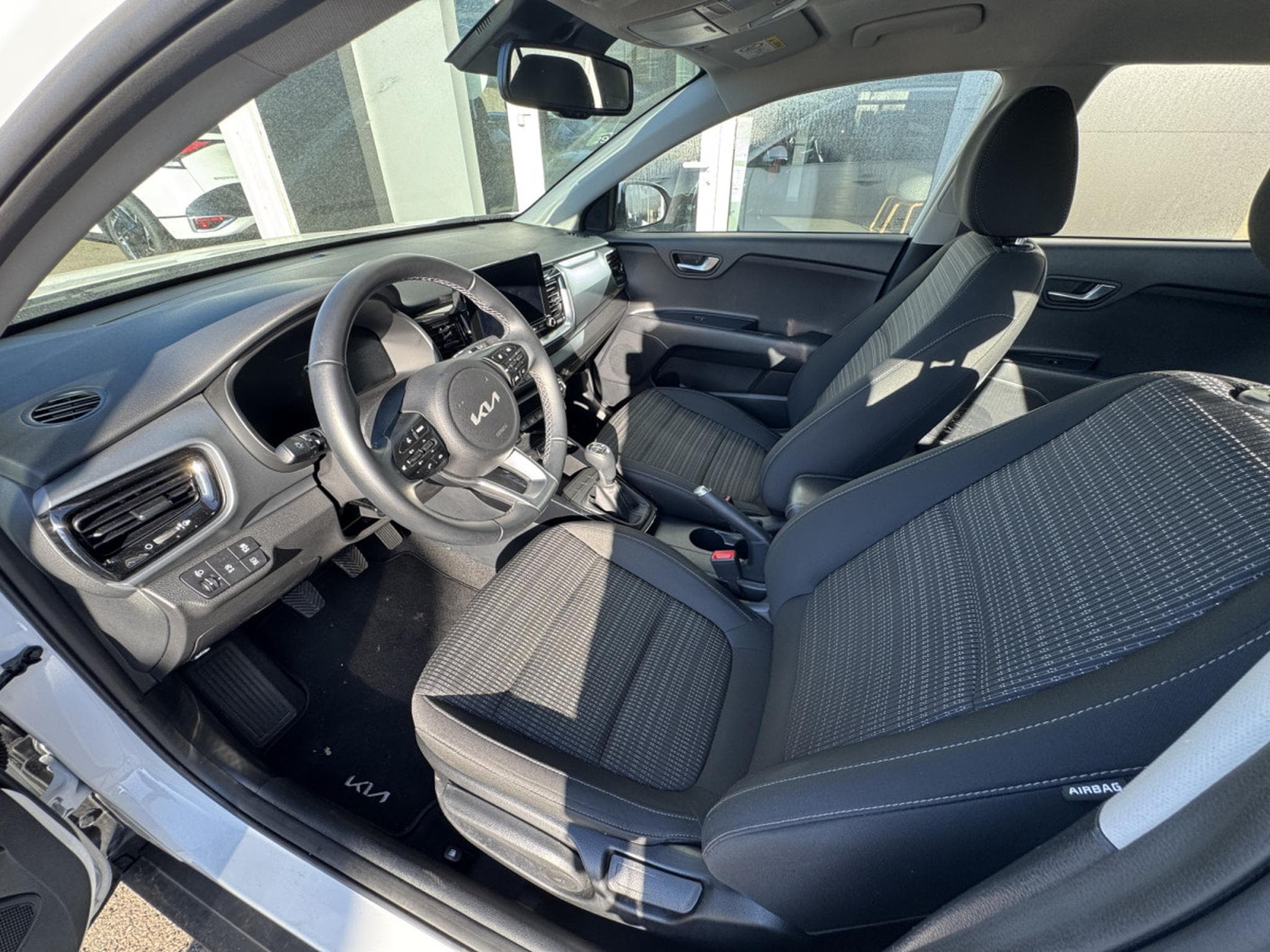 Kia Stonic Pulse 1.0T ISG (2024) - Photo 8