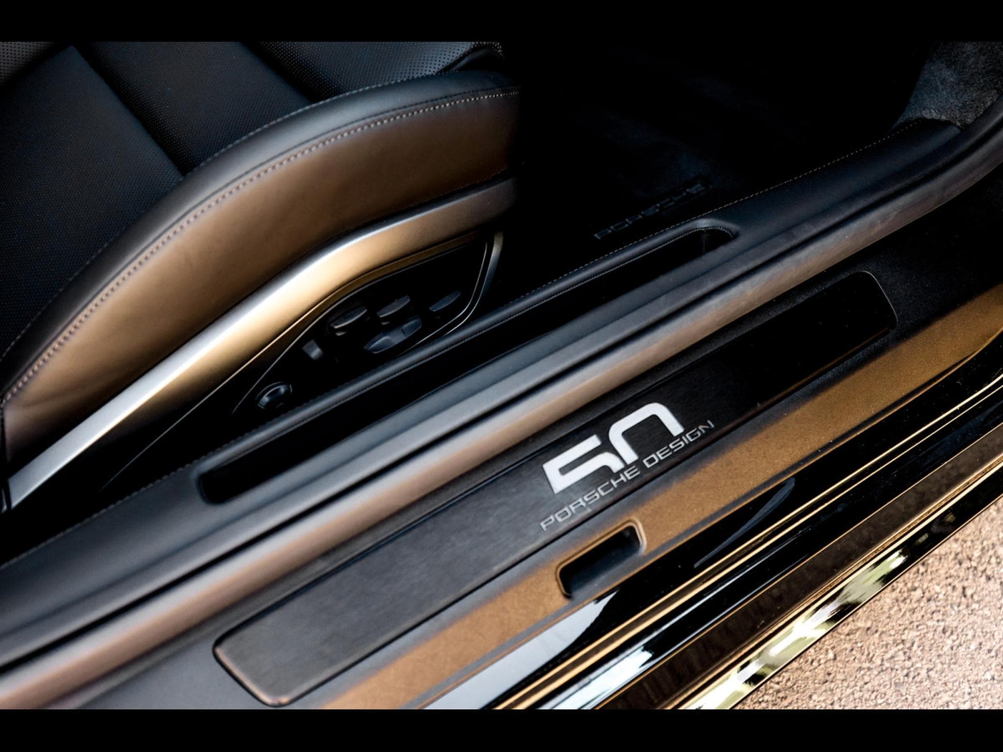 Porsche 911 .1 911 TARGA 4 GTS PDK EDITION 50 YEARS PORSCHE DESIGN 1/750 (2023) - Photo 19