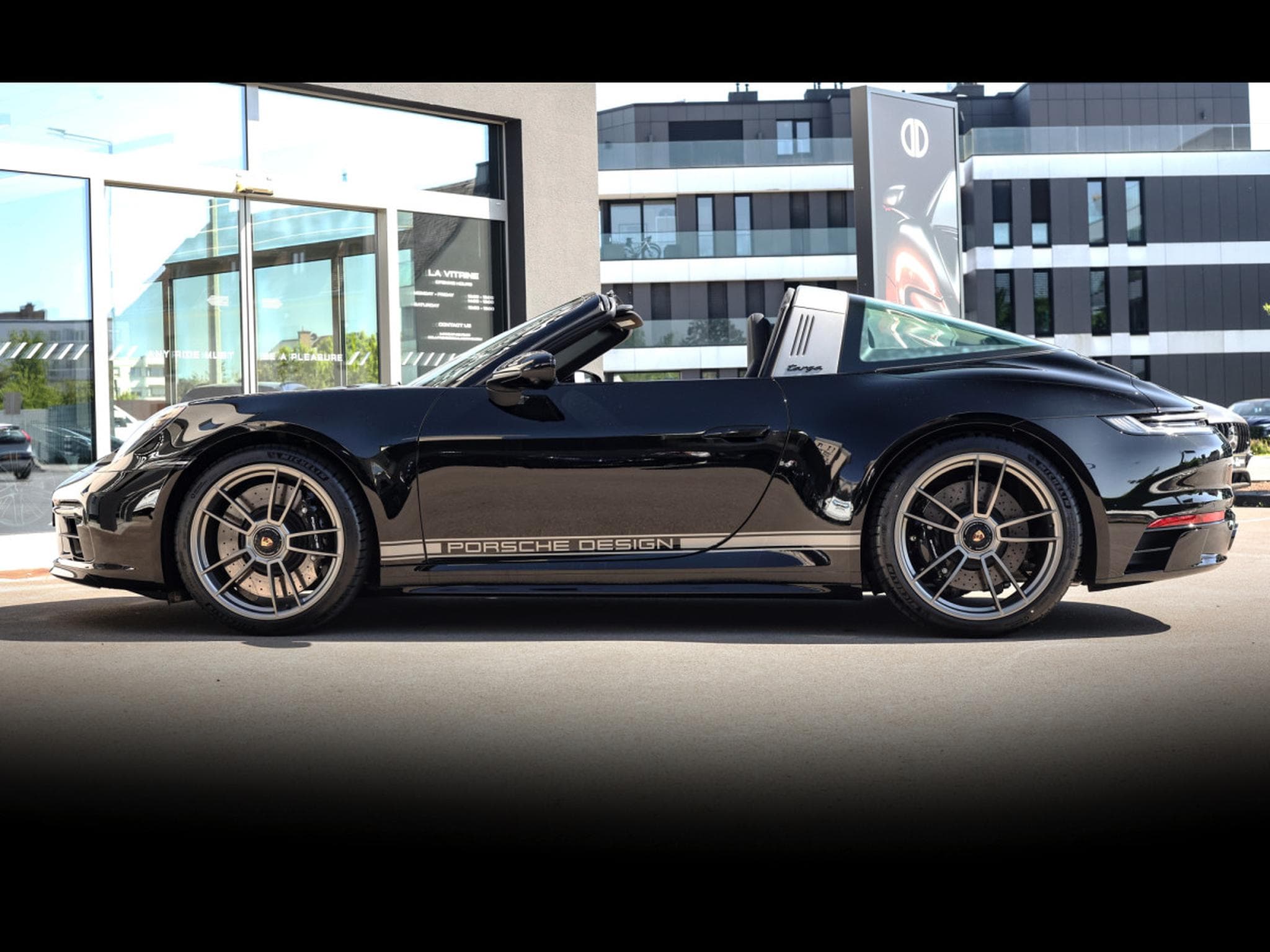 Porsche 911 .1 911 TARGA 4 GTS PDK EDITION 50 YEARS PORSCHE DESIGN 1/750 (2023) - Photo 2