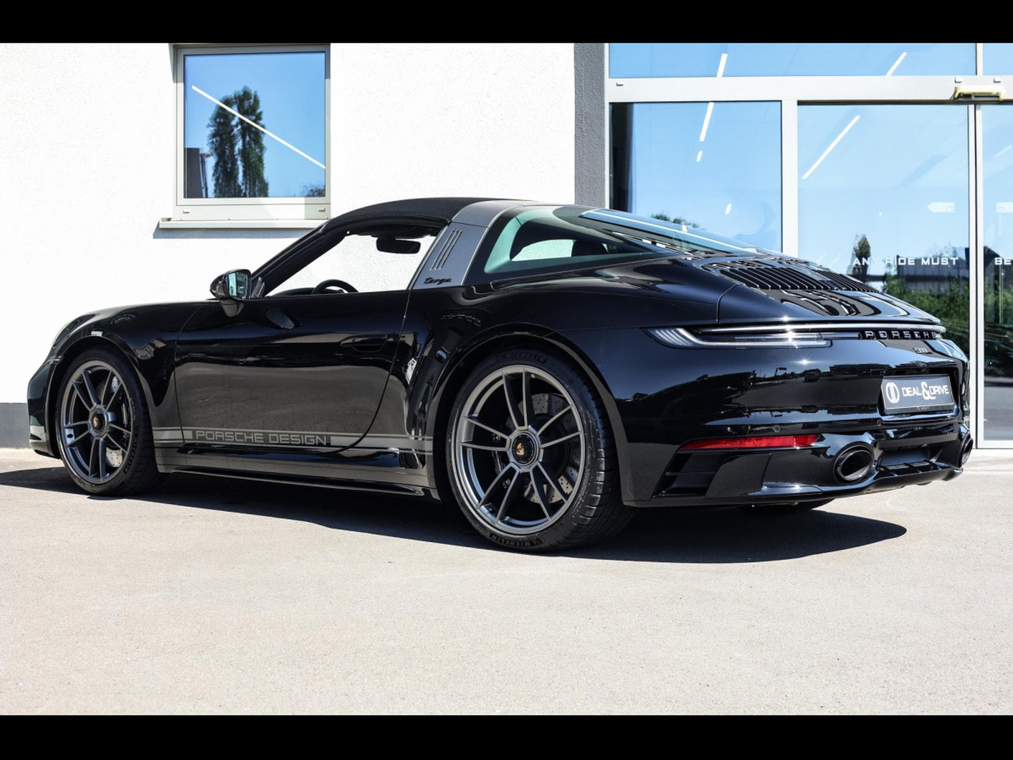 Porsche 911 .1 911 TARGA 4 GTS PDK EDITION 50 YEARS PORSCHE DESIGN 1/750 (2023) - Photo 3