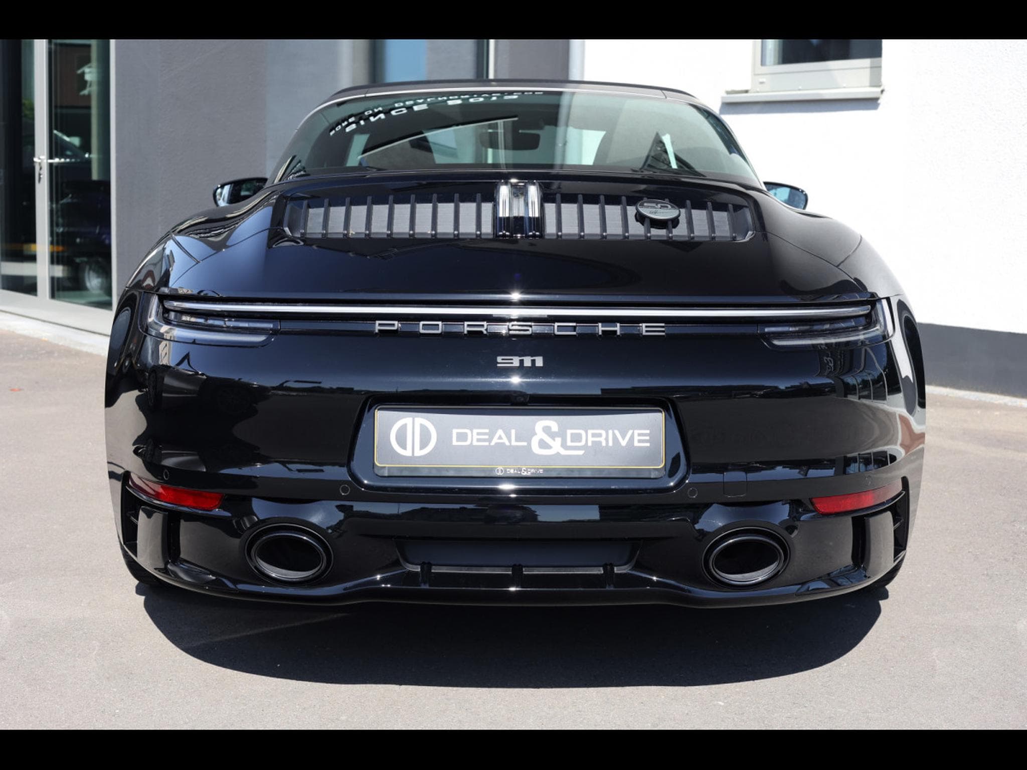 Porsche 911 .1 911 TARGA 4 GTS PDK EDITION 50 YEARS PORSCHE DESIGN 1/750 (2023) - Photo 4
