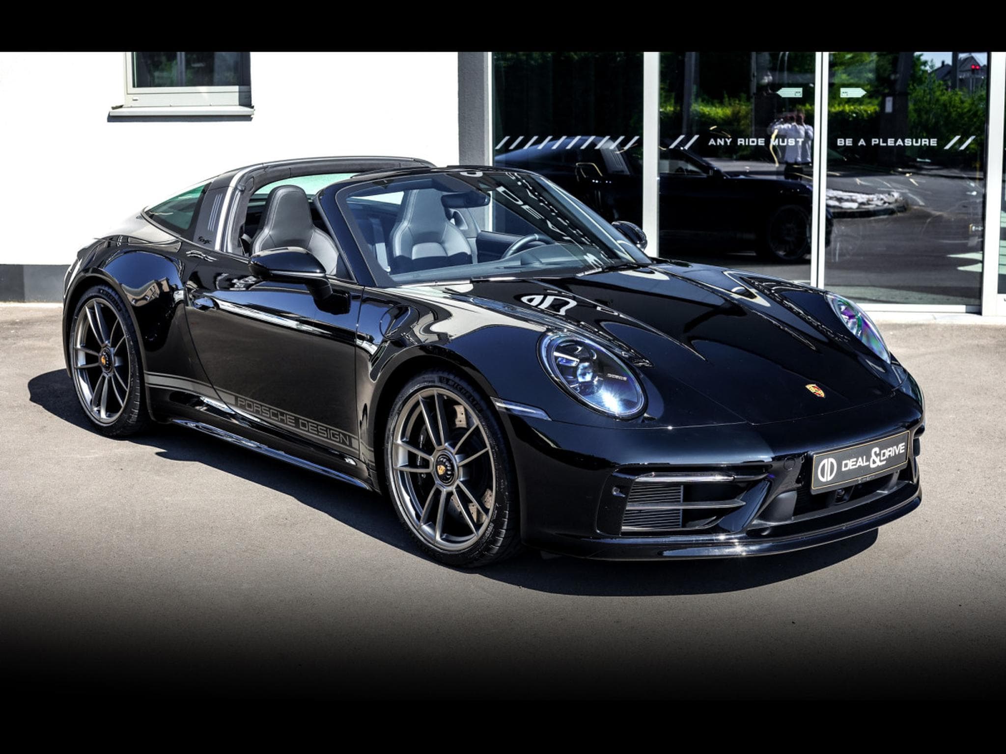 Porsche 911 .1 911 TARGA 4 GTS PDK EDITION 50 YEARS PORSCHE DESIGN 1/750 (2023) - Photo 6
