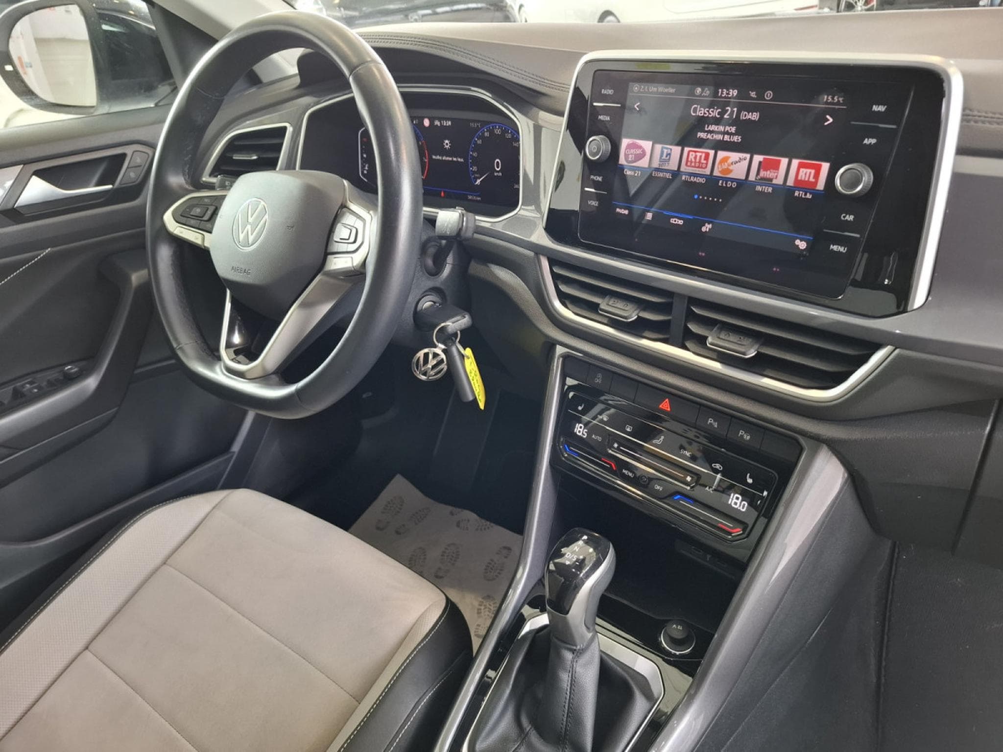 VW T-Roc 1.5 TSI 150 DSG STYLE,1 HAND,VIRTUAL,KAMERA,NAVI,CARPLAY,LED (2022) - Photo 8