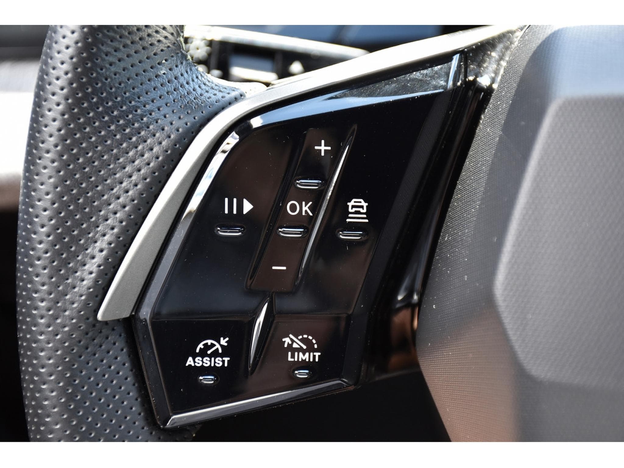 Peugeot 3008 1.2 Hybrid 145 e-DCS6 GT ACC CAM 360 1° MAIN (2025) - Photo 22