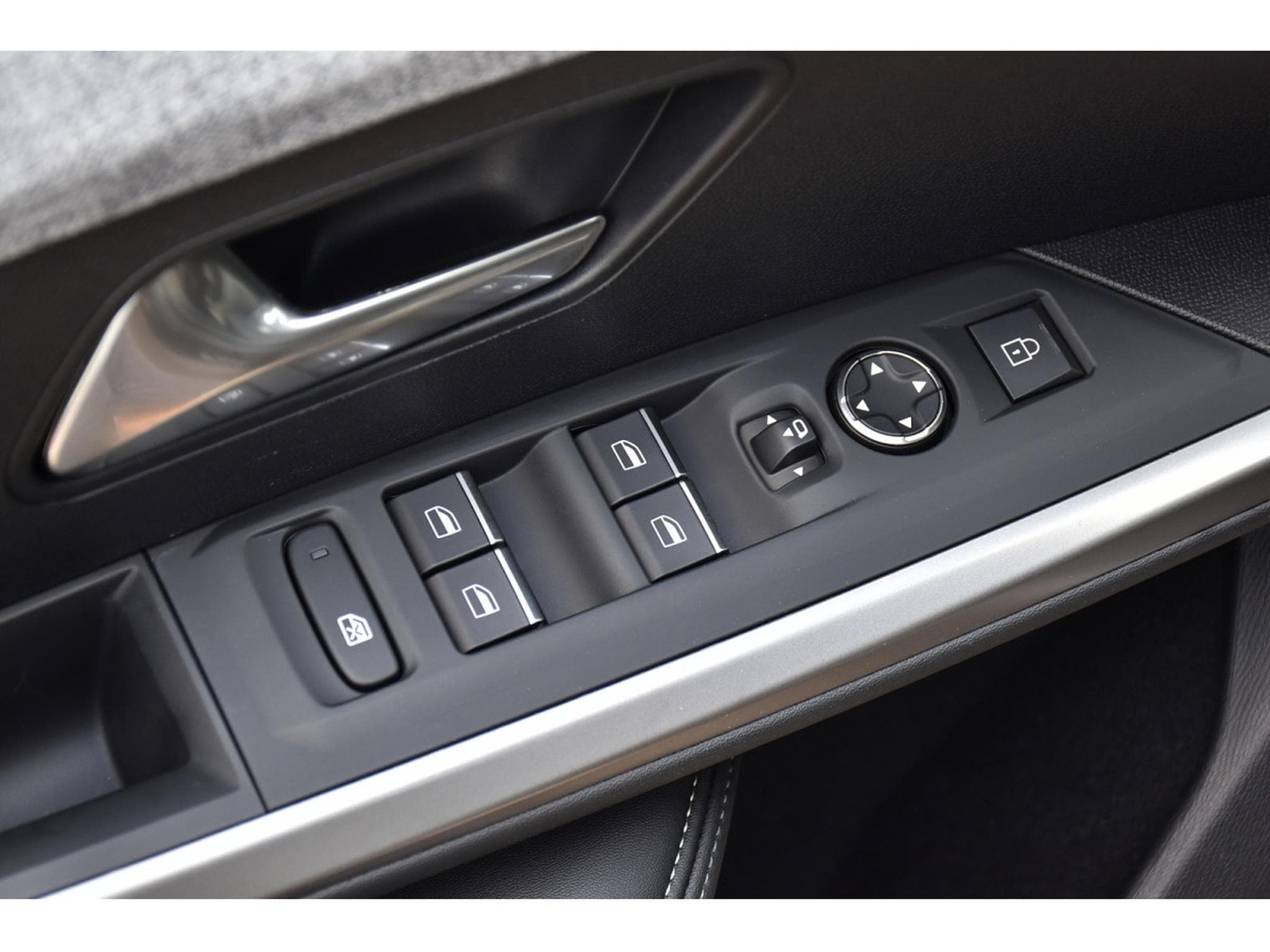Peugeot 3008 1.2 Hybrid 145 e-DCS6 GT ACC CAM 360 1° MAIN (2025) - Photo 23
