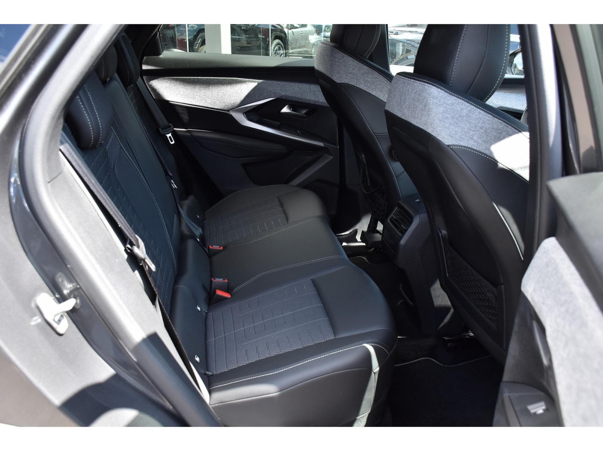 Peugeot 3008 1.2 Hybrid 145 e-DCS6 GT ACC CAM 360 1° MAIN (2025) - Photo 8
