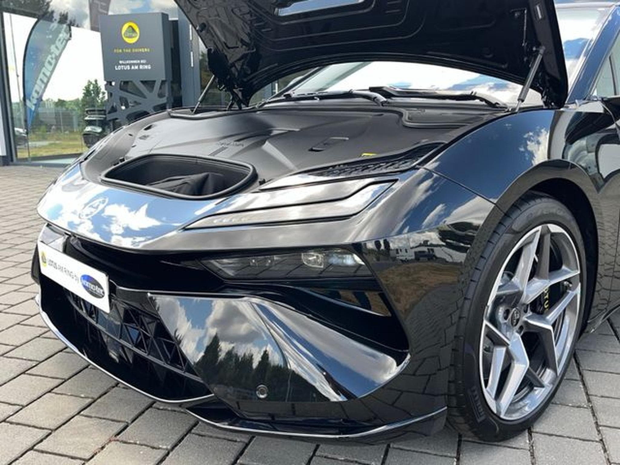 Lotus Emeya Emeya 600 GT SE *Lotus am Ring by Komo-Tec* (2025) - Photo 9