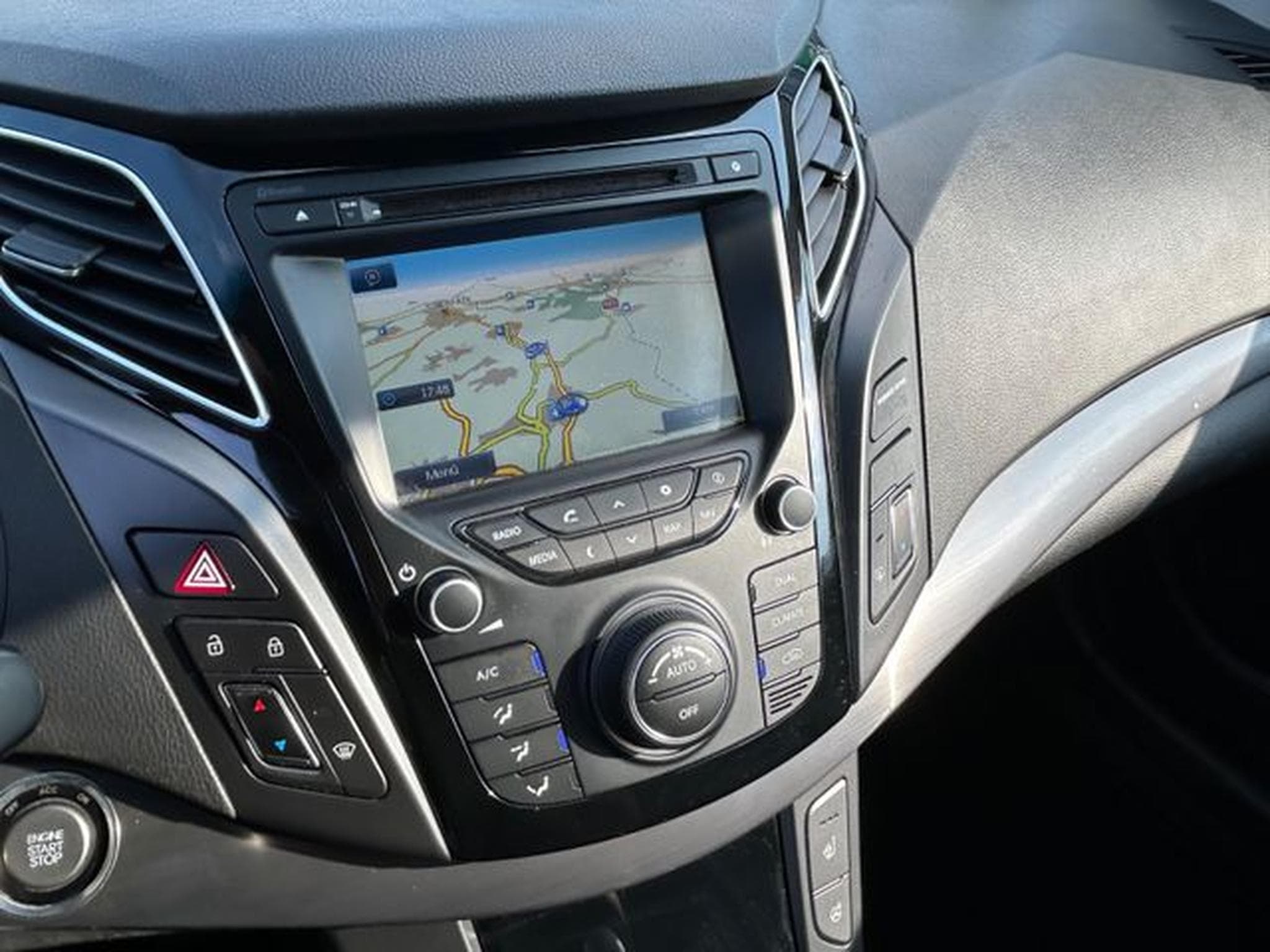 Hyundai i40 i40 CW FIFA World Cup Edition *Navi*LED*SHZ* (2014) - Photo 11
