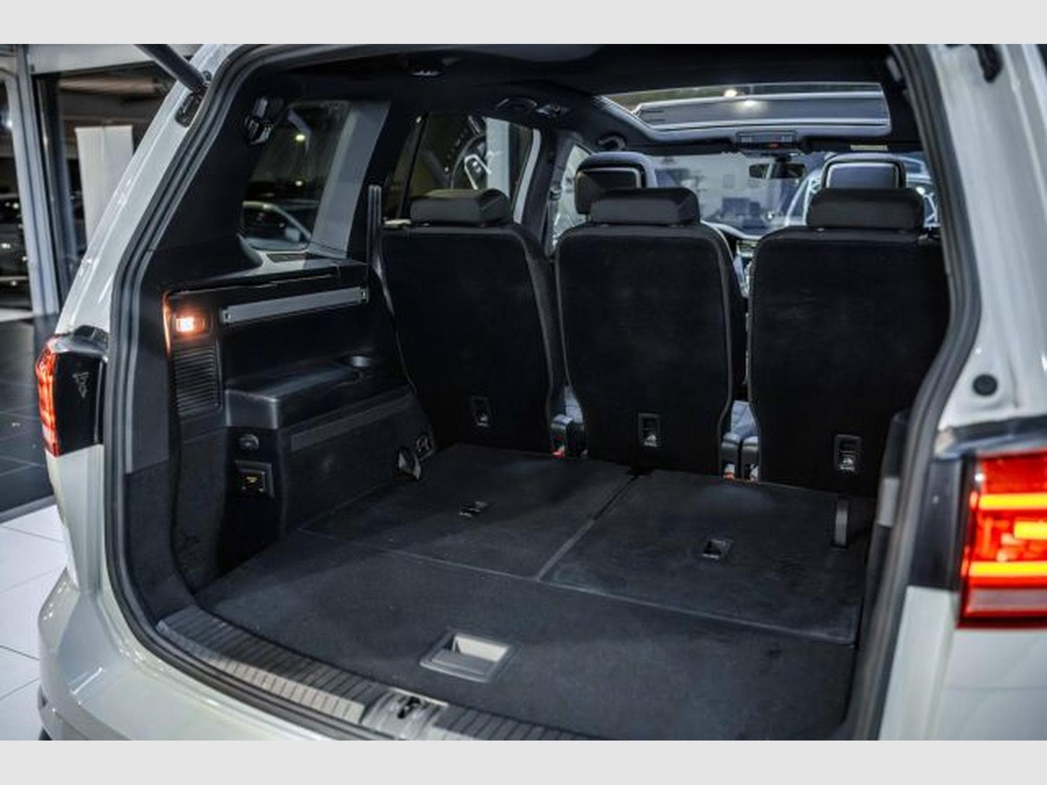 VW Touran Touran 2.0 TDI DSG Highl. 3x R-Line 7-Sitze PANO (2019) - Photo 15