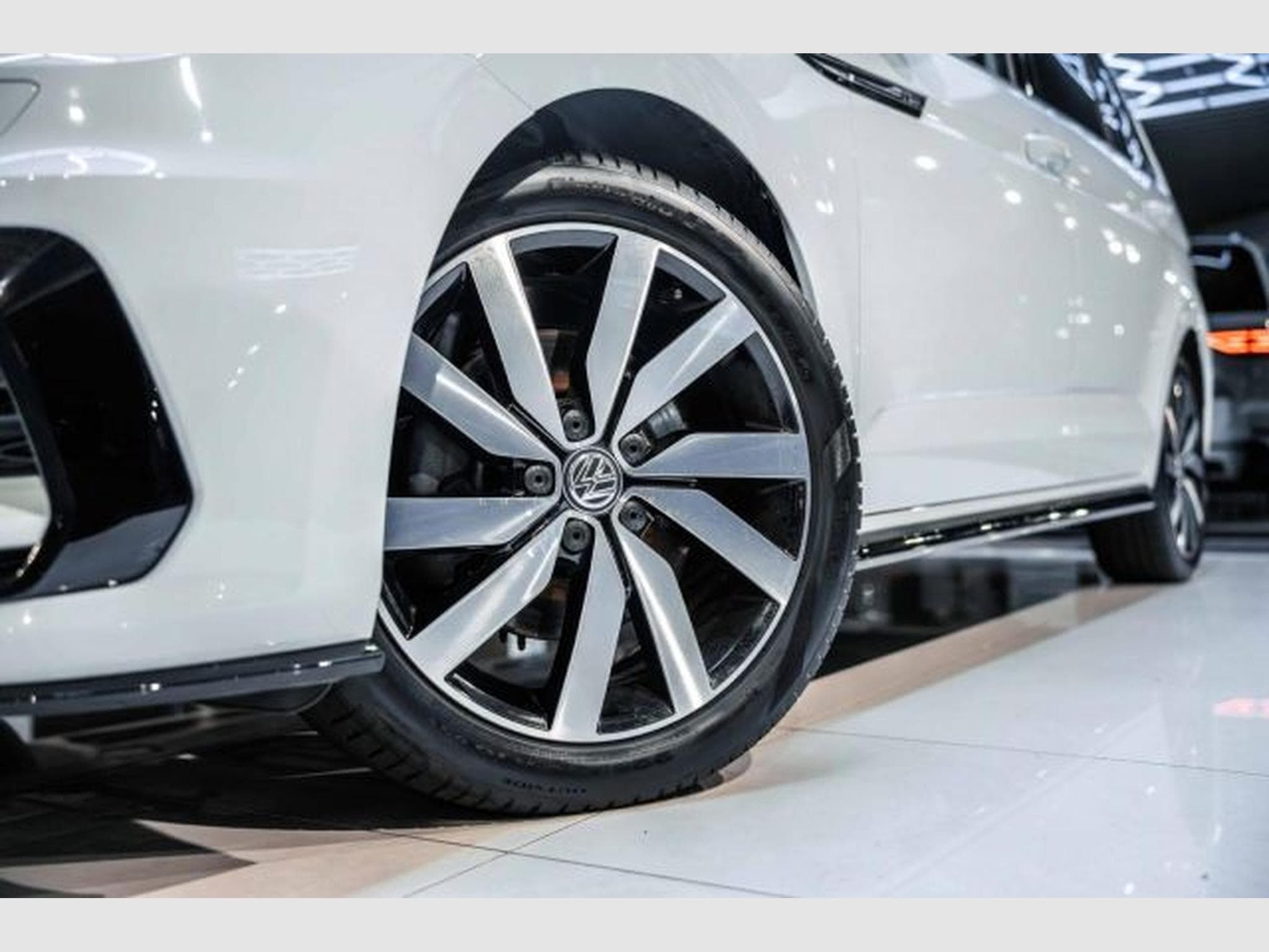 VW Touran Touran 2.0 TDI DSG Highl. 3x R-Line 7-Sitze PANO (2019) - Photo 3