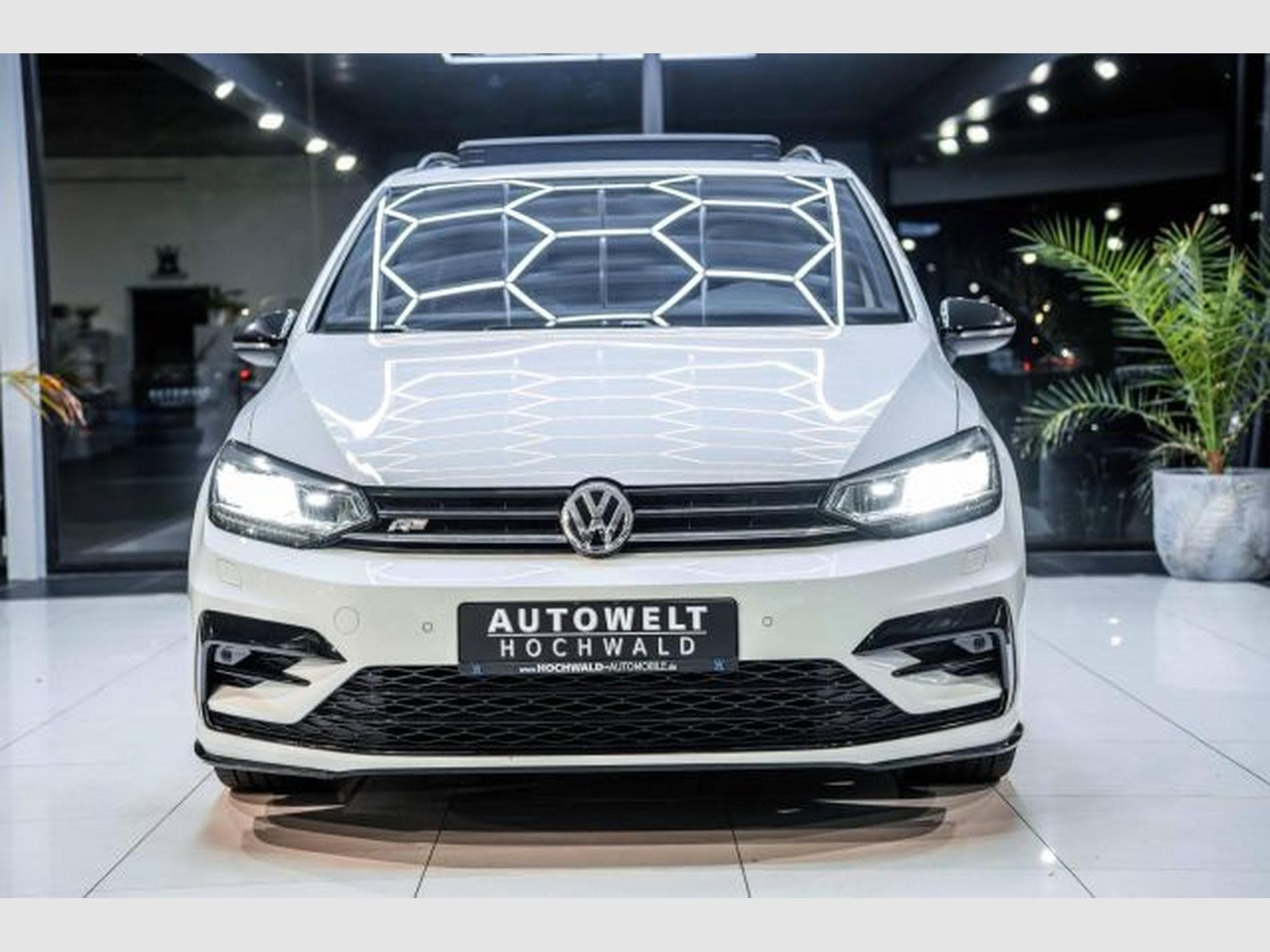 VW Touran Touran 2.0 TDI DSG Highl. 3x R-Line 7-Sitze PANO (2019) - Photo 5