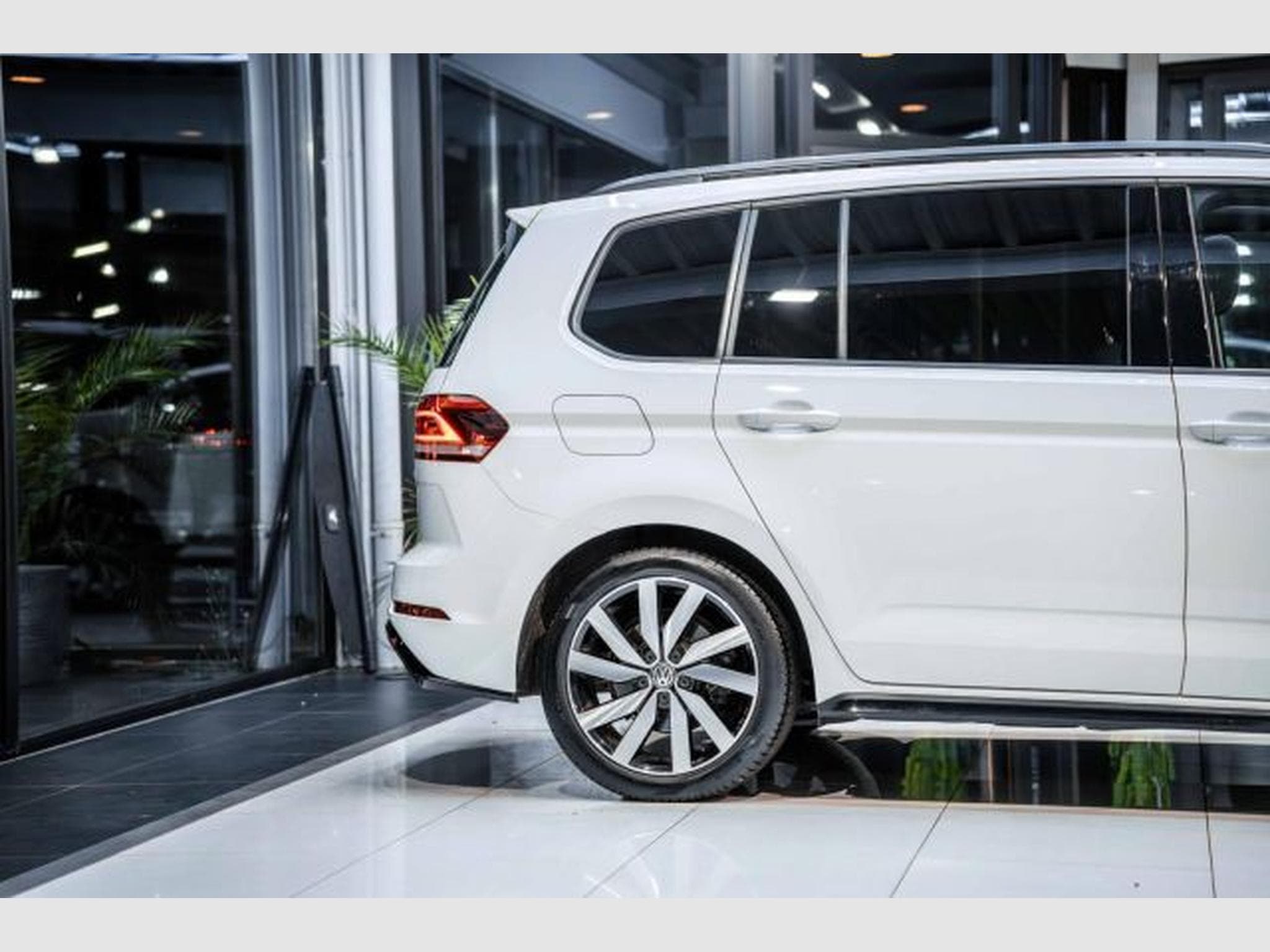 VW Touran Touran 2.0 TDI DSG Highl. 3x R-Line 7-Sitze PANO (2019) - Photo 8