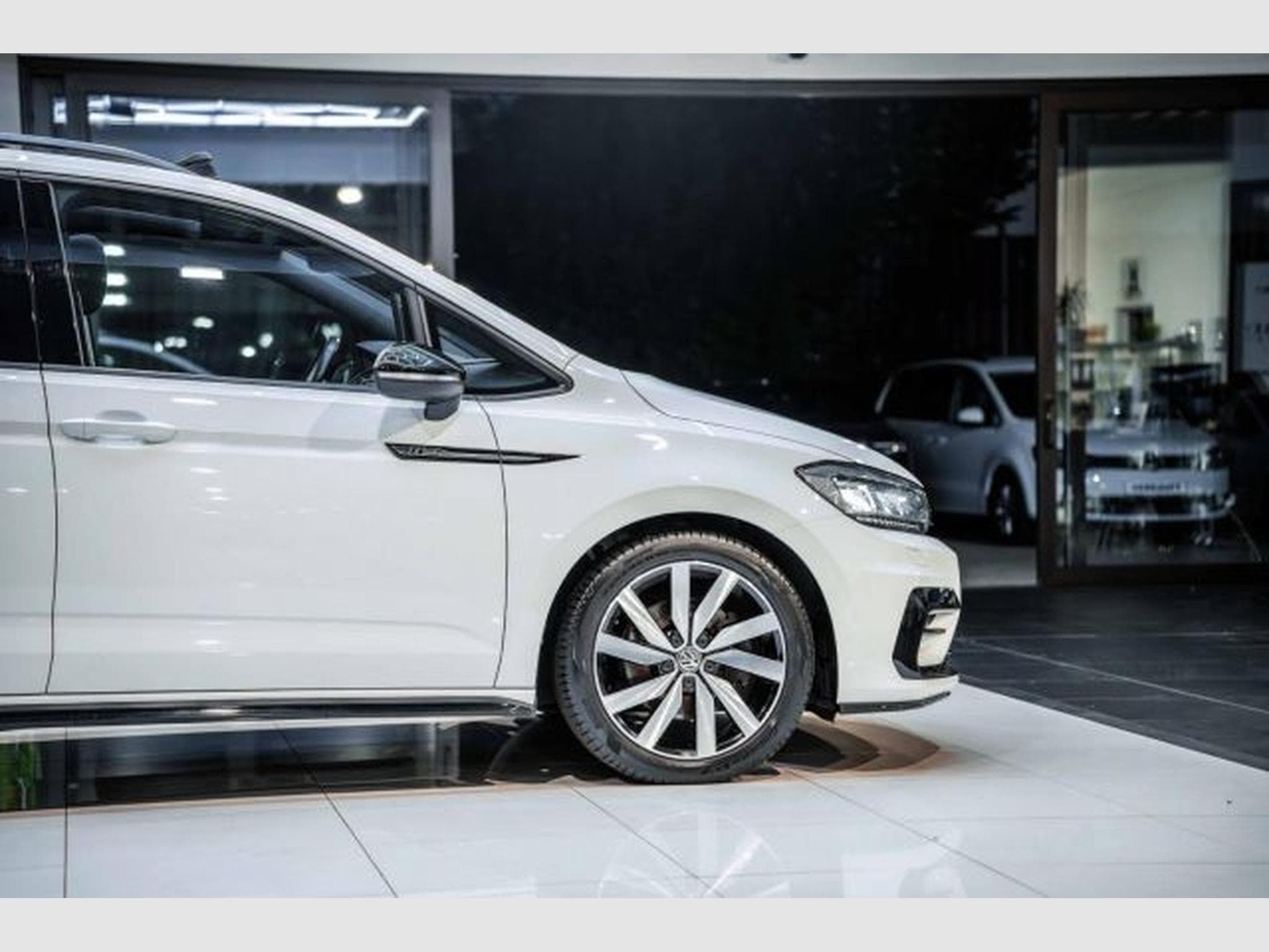 VW Touran Touran 2.0 TDI DSG Highl. 3x R-Line 7-Sitze PANO (2019) - Photo 9