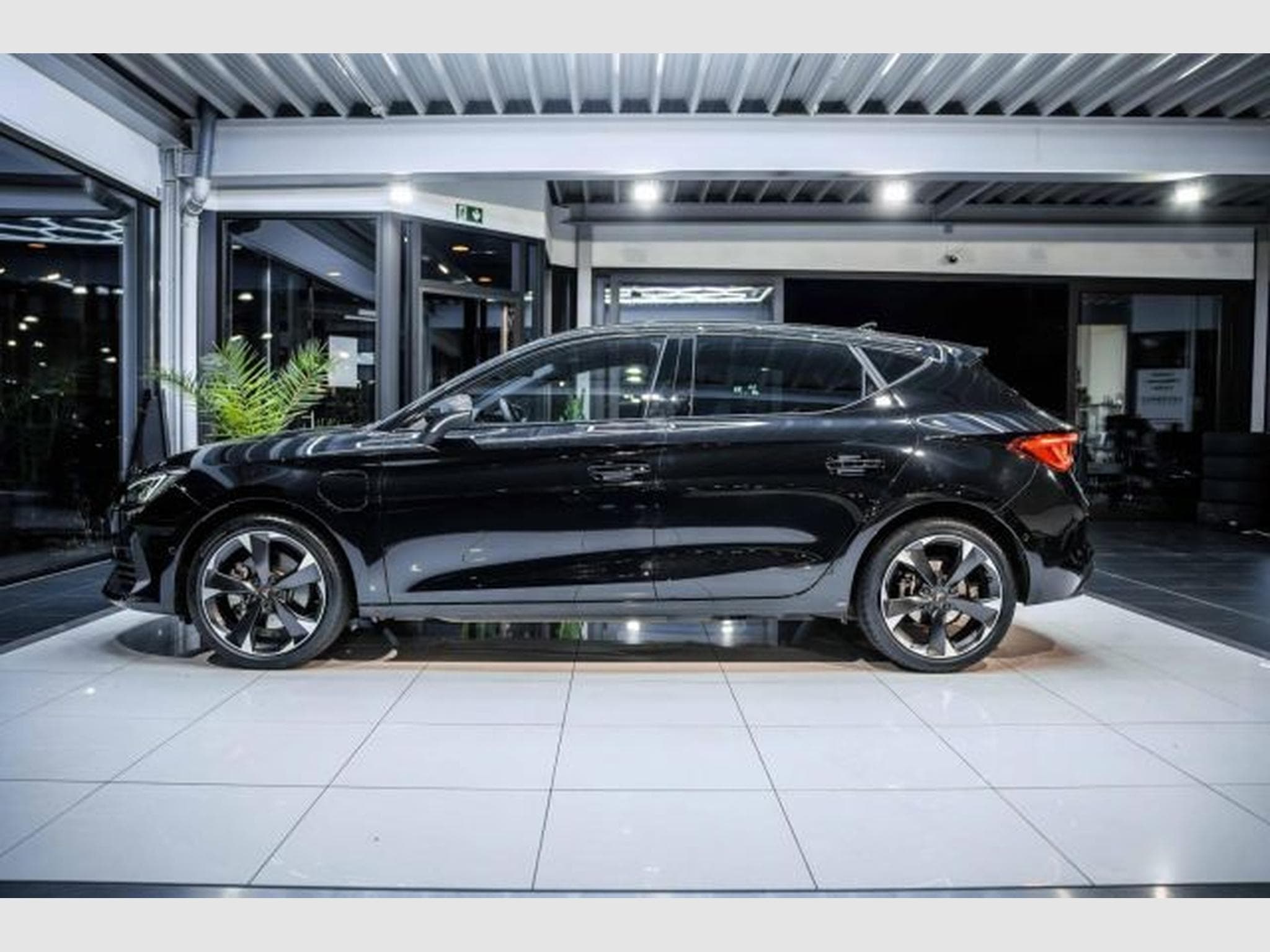 Cupra Leon Leon 1.4 TSI e-Hybrid DSG NAVI RFK LED SHZG VIRT (2022) - Photo 10