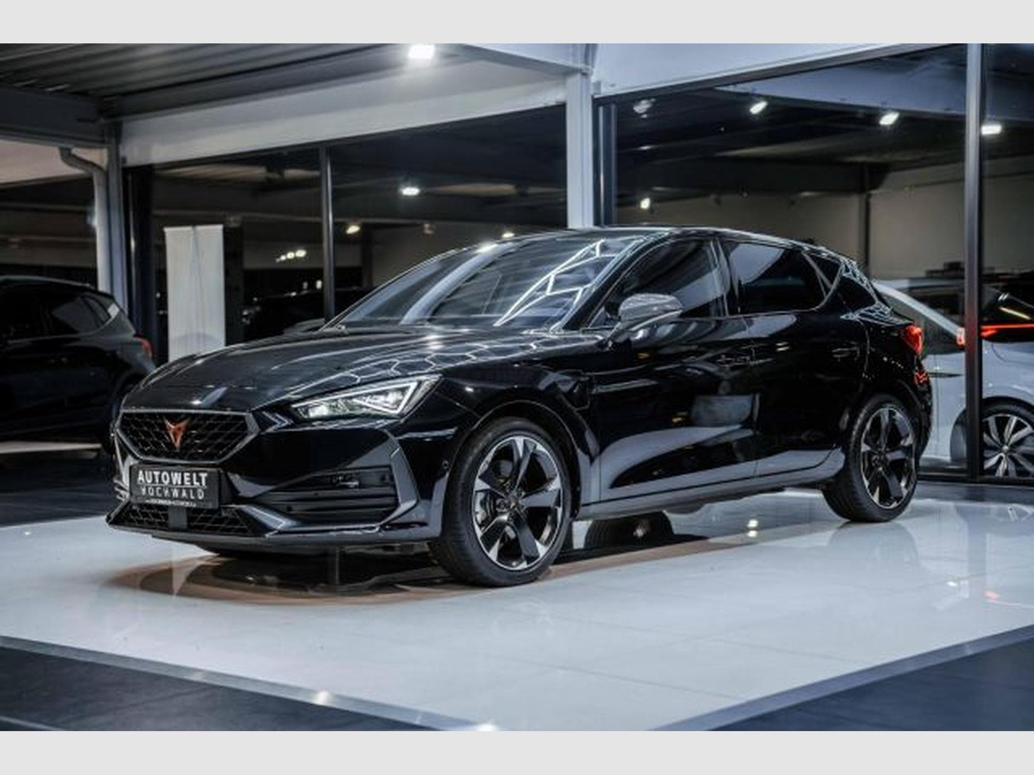 Cupra Leon Leon 1.4 TSI e-Hybrid DSG NAVI RFK LED SHZG VIRT (2022) - Photo 4
