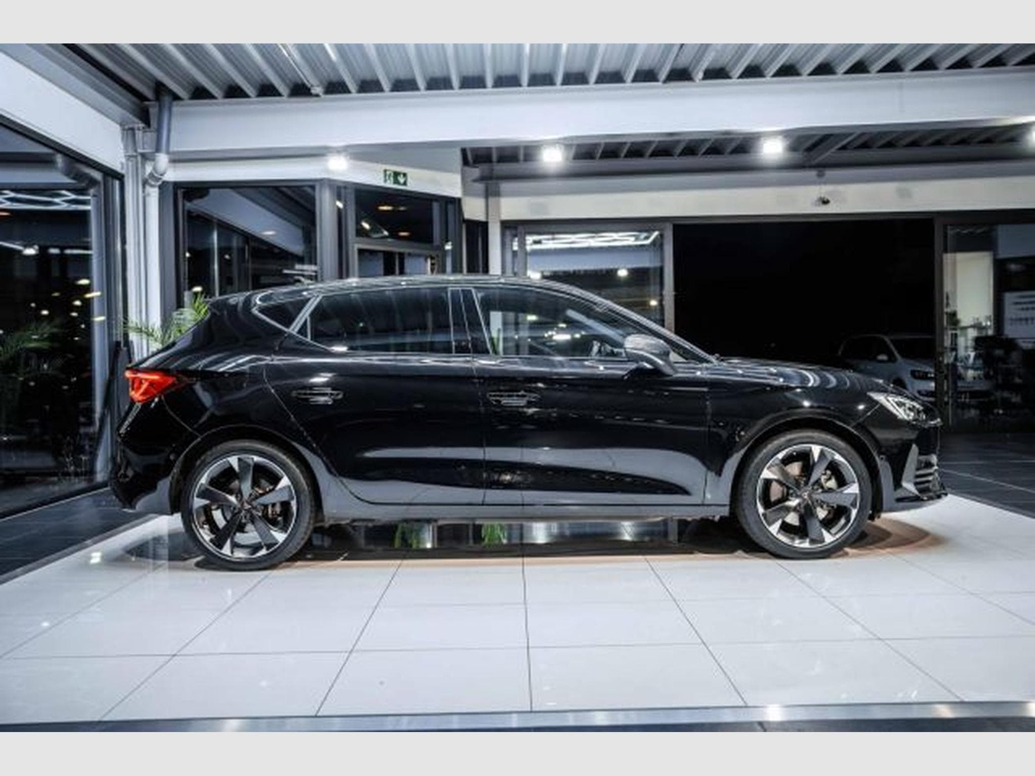 Cupra Leon Leon 1.4 TSI e-Hybrid DSG NAVI RFK LED SHZG VIRT (2022) - Photo 7