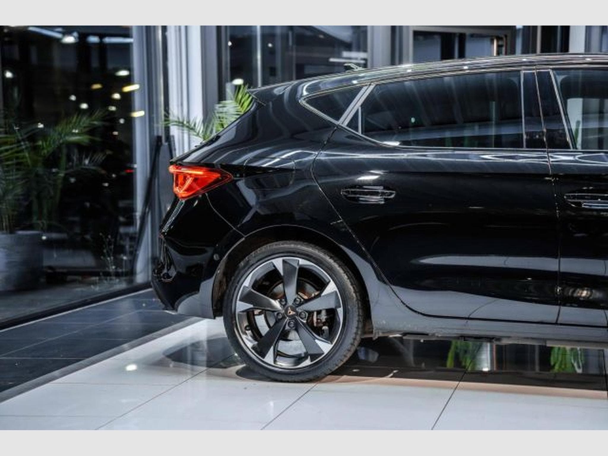 Cupra Leon Leon 1.4 TSI e-Hybrid DSG NAVI RFK LED SHZG VIRT (2022) - Photo 8