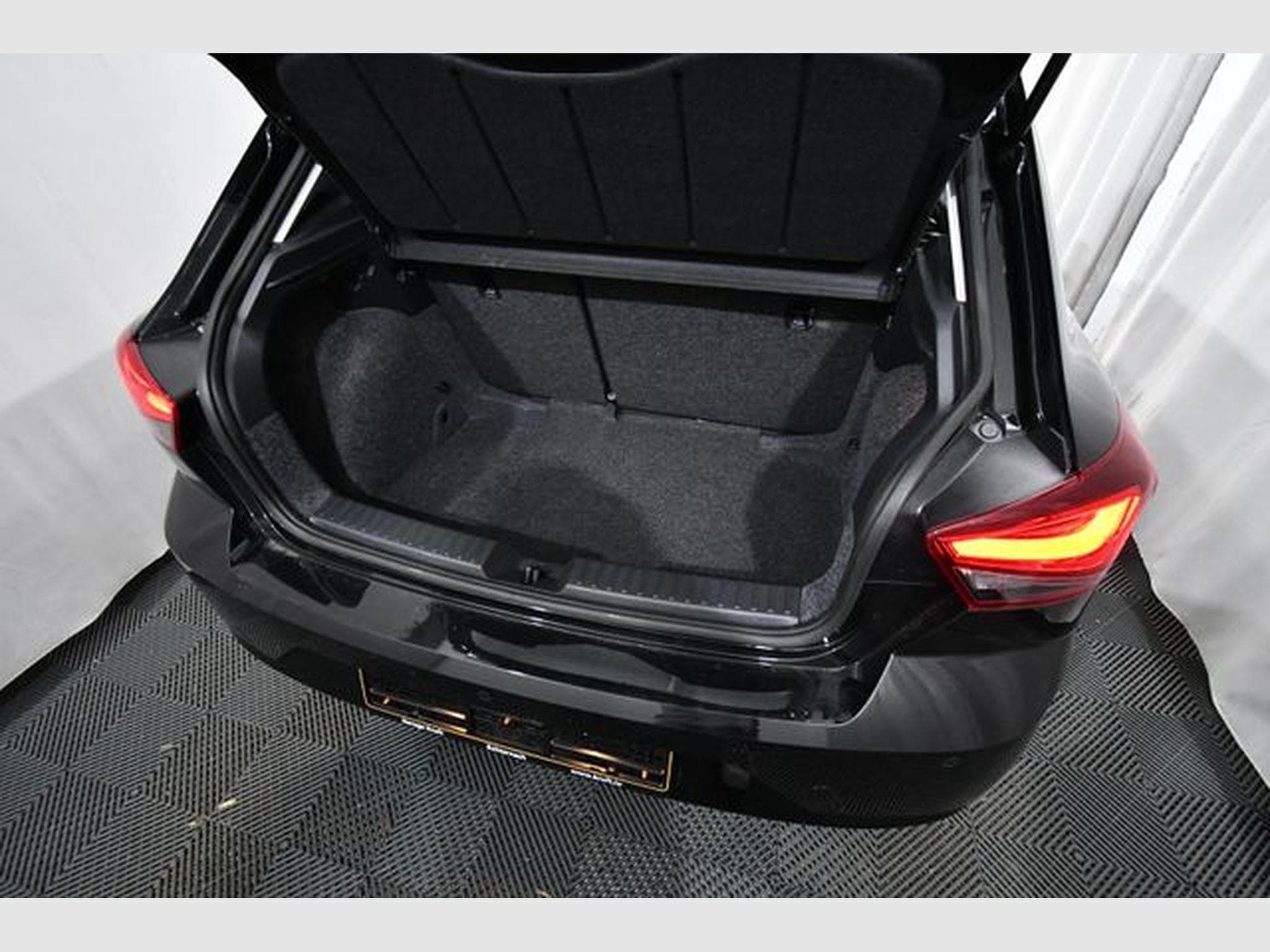 Seat Ibiza Ibiza Style, PDC, LED, GrA, Climatronic (2025) - Photo 5