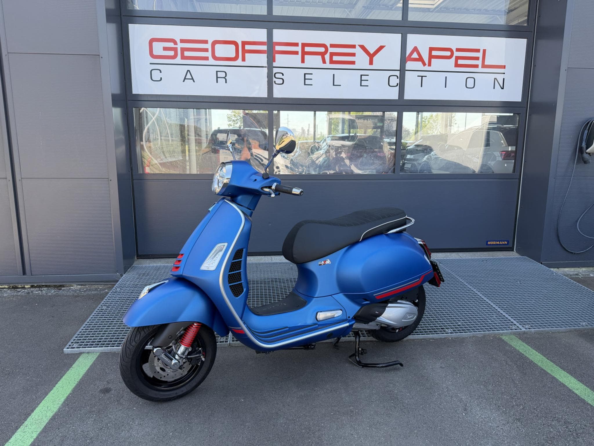 Vespa GTS SUPER SPORT (2021) - Photo 1