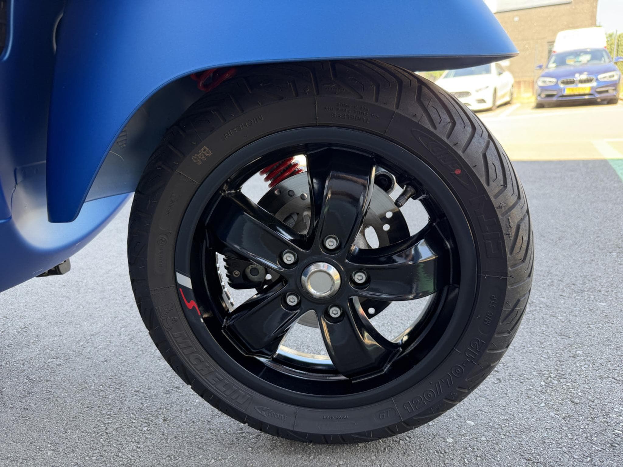 Vespa GTS SUPER SPORT (2021) - Photo 3