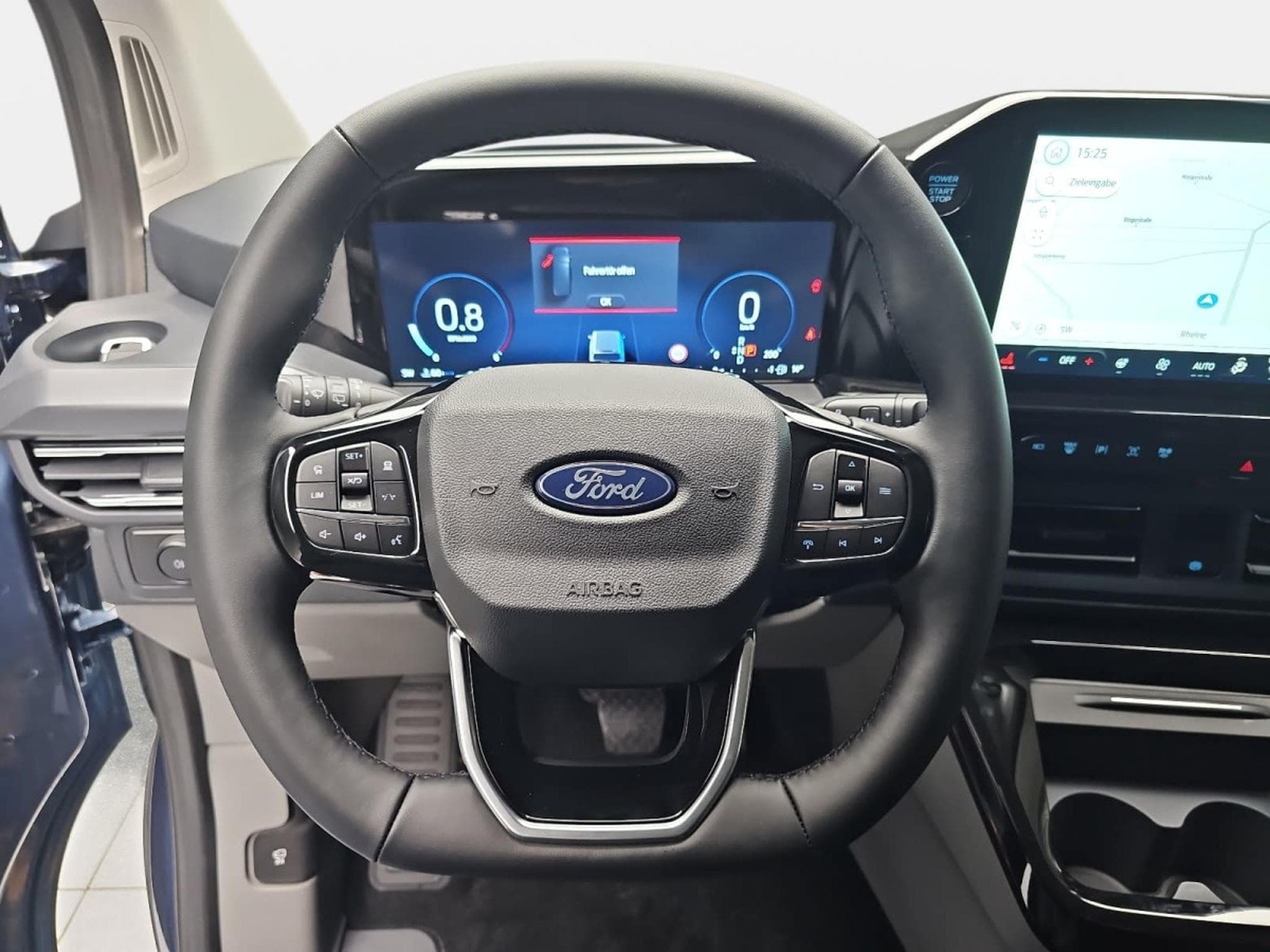 Ford Tourneo 2.0 TDCI ECOBLUE 170 L1 Titanium X (2026) - Photo 11