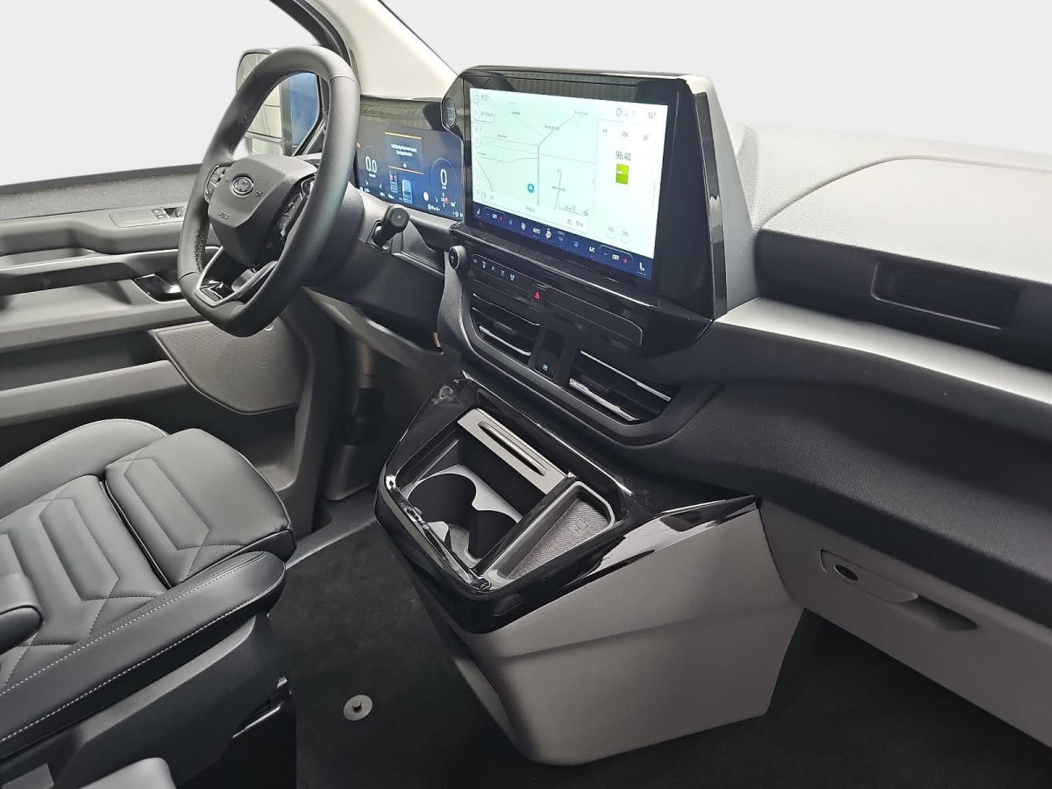 Ford Tourneo 2.0 TDCI ECOBLUE 170 L1 Titanium X (2026) - Photo 14