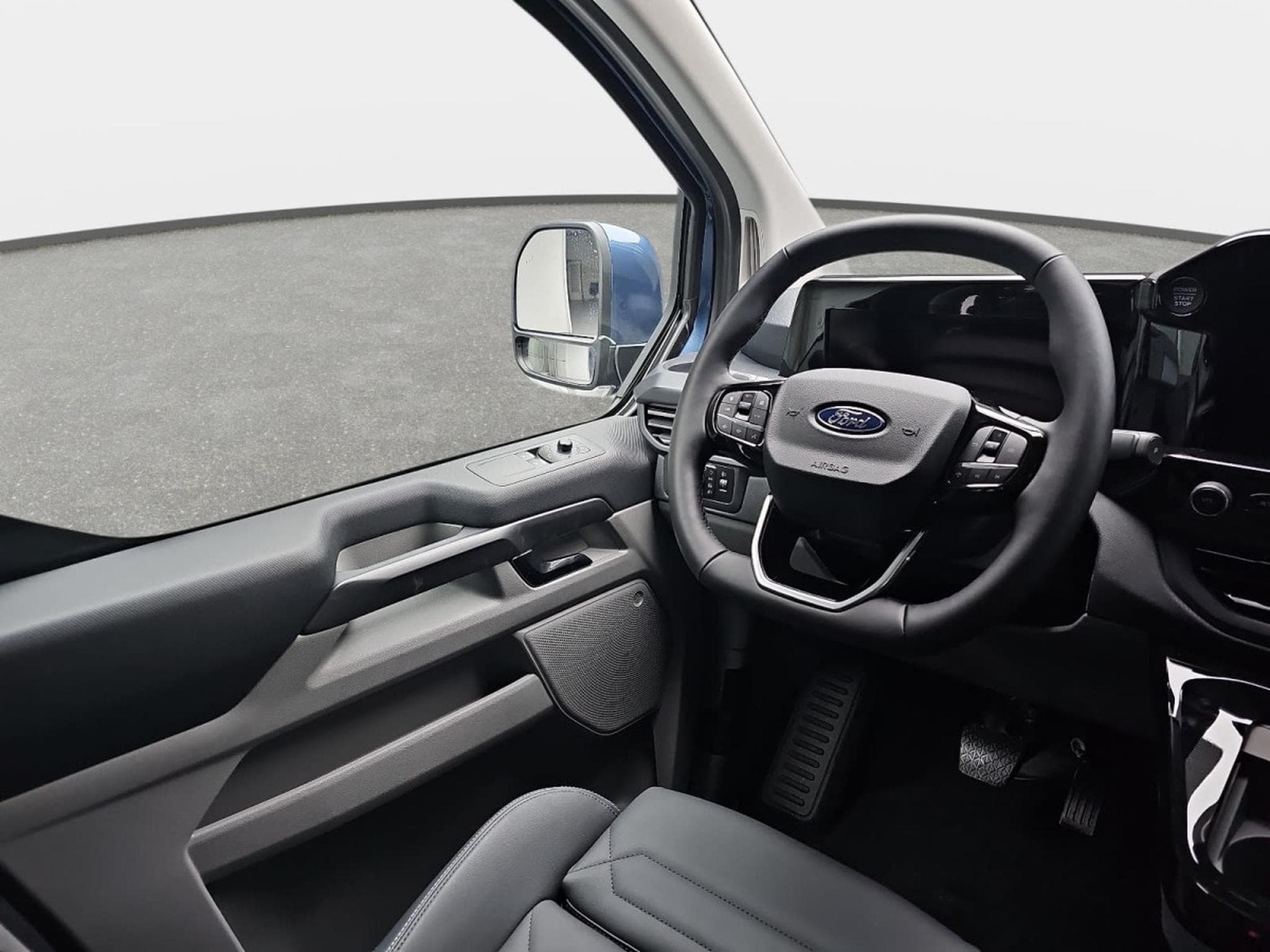 Ford Tourneo 2.0 TDCI ECOBLUE 170 L1 Titanium X (2026) - Photo 8
