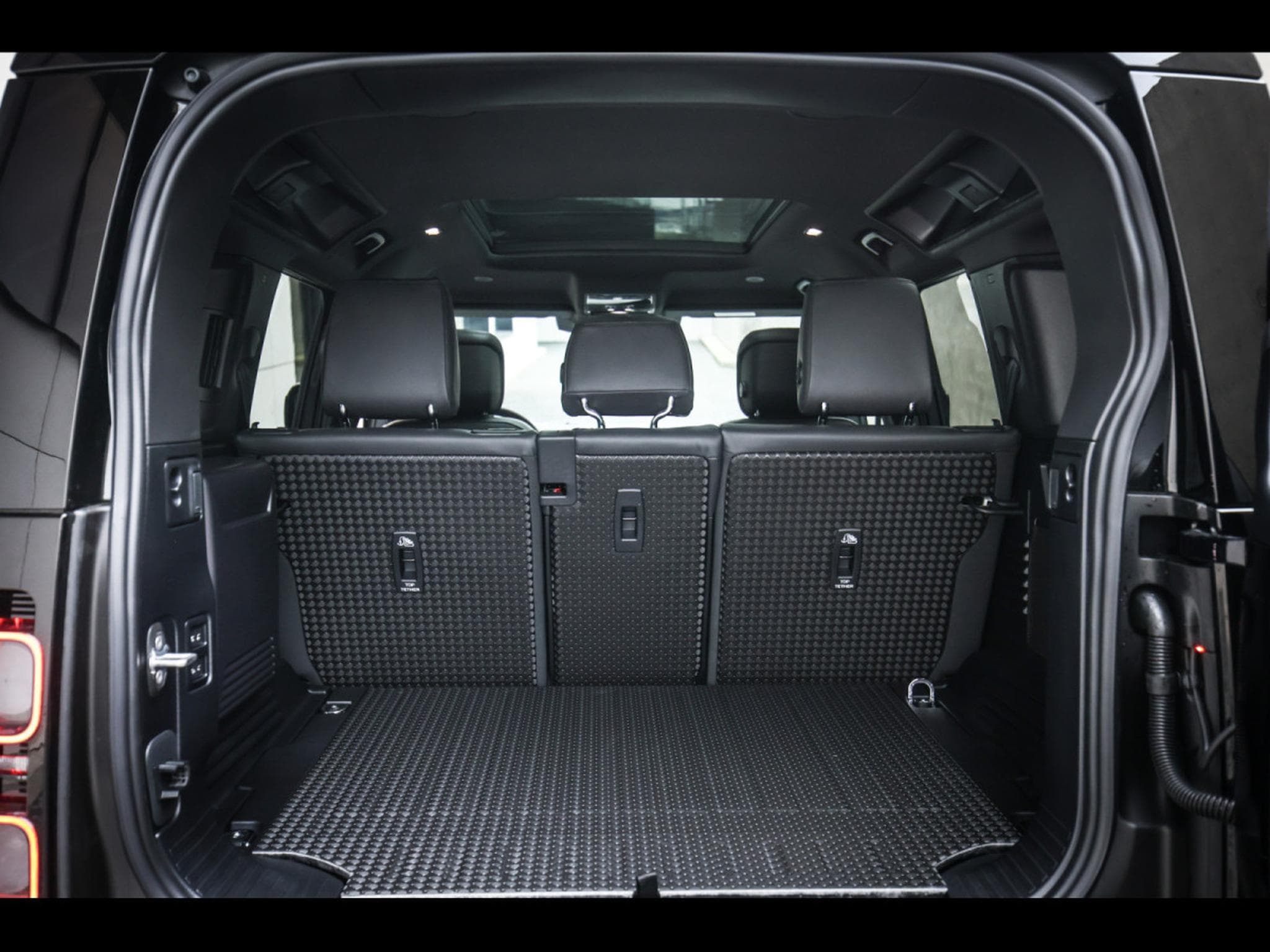 Land-Rover Defender 110 P525 5.0 V8 AWD CARPATHIAN EDITION – CARPATHIAN GREY (2022) - Photo 14