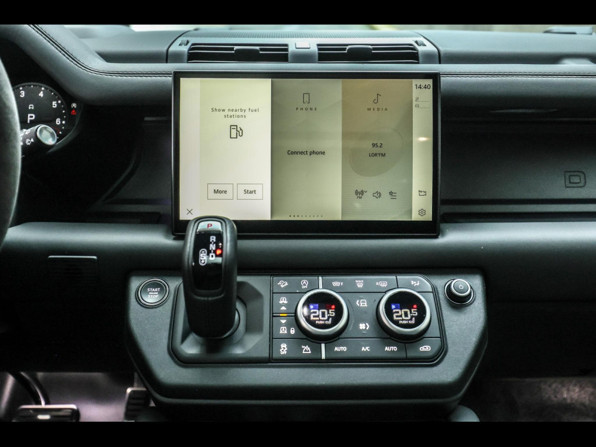 Land-Rover Defender 110 P525 5.0 V8 AWD CARPATHIAN EDITION – CARPATHIAN GREY (2022) - Photo 17