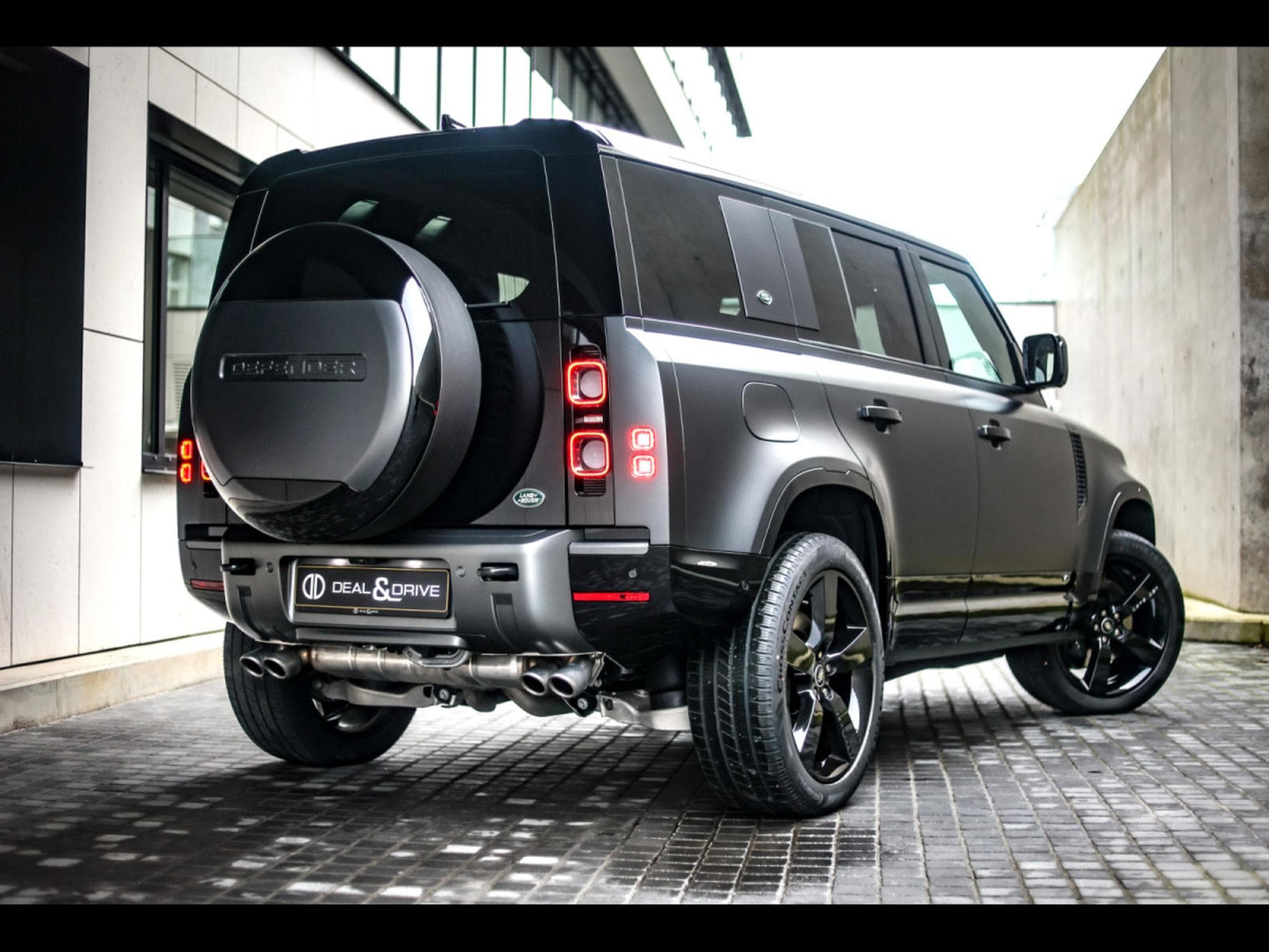 Land-Rover Defender 110 P525 5.0 V8 AWD CARPATHIAN EDITION – CARPATHIAN GREY (2022) - Photo 3