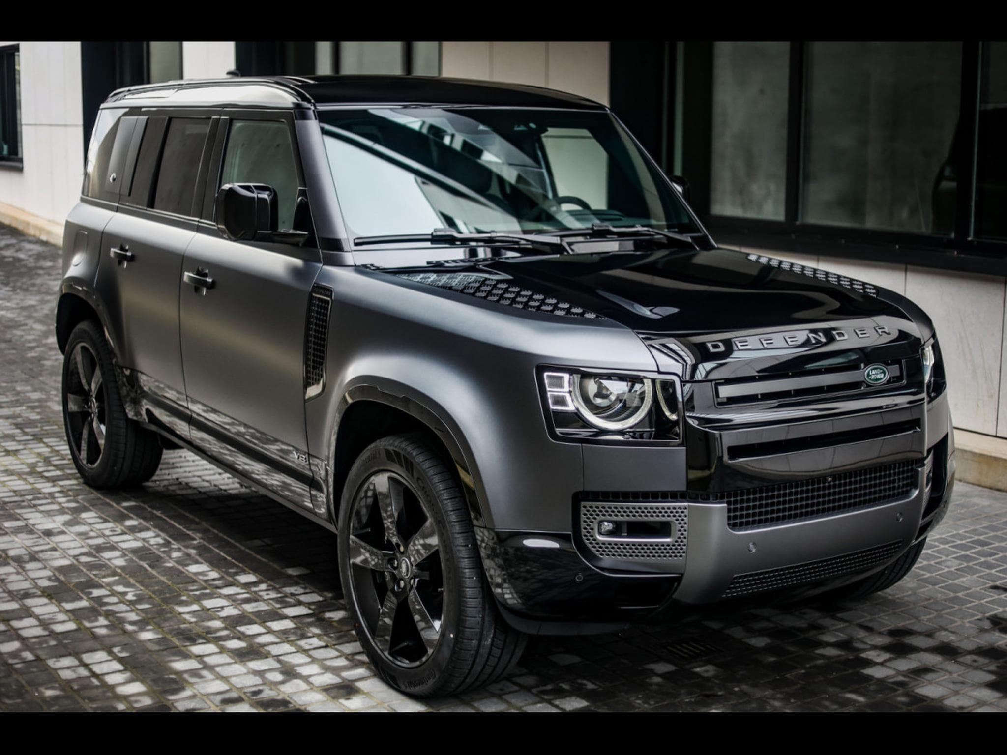 Land-Rover Defender 110 P525 5.0 V8 AWD CARPATHIAN EDITION – CARPATHIAN GREY (2022) - Photo 5