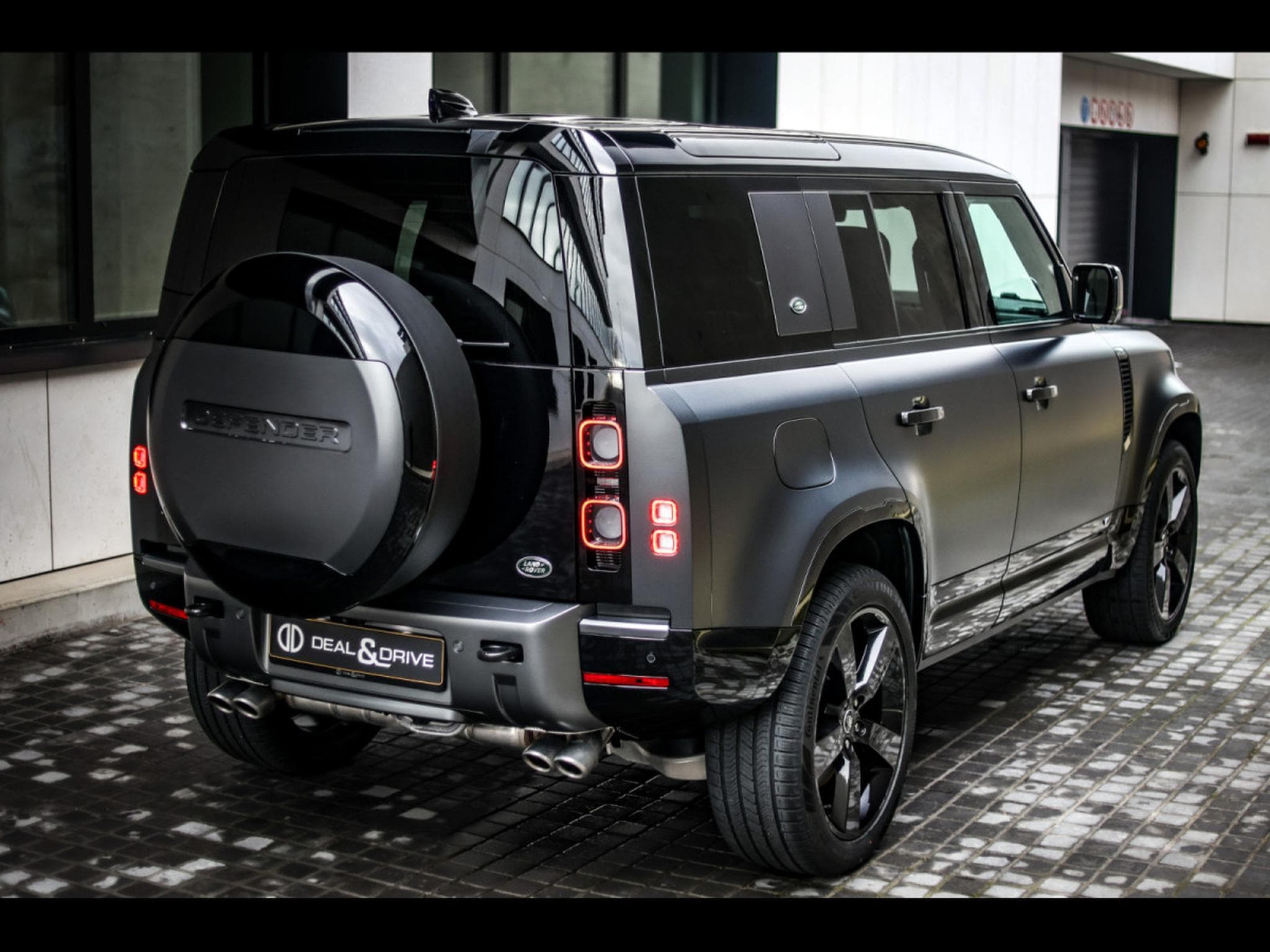 Land-Rover Defender 110 P525 5.0 V8 AWD CARPATHIAN EDITION – CARPATHIAN GREY (2022) - Photo 6