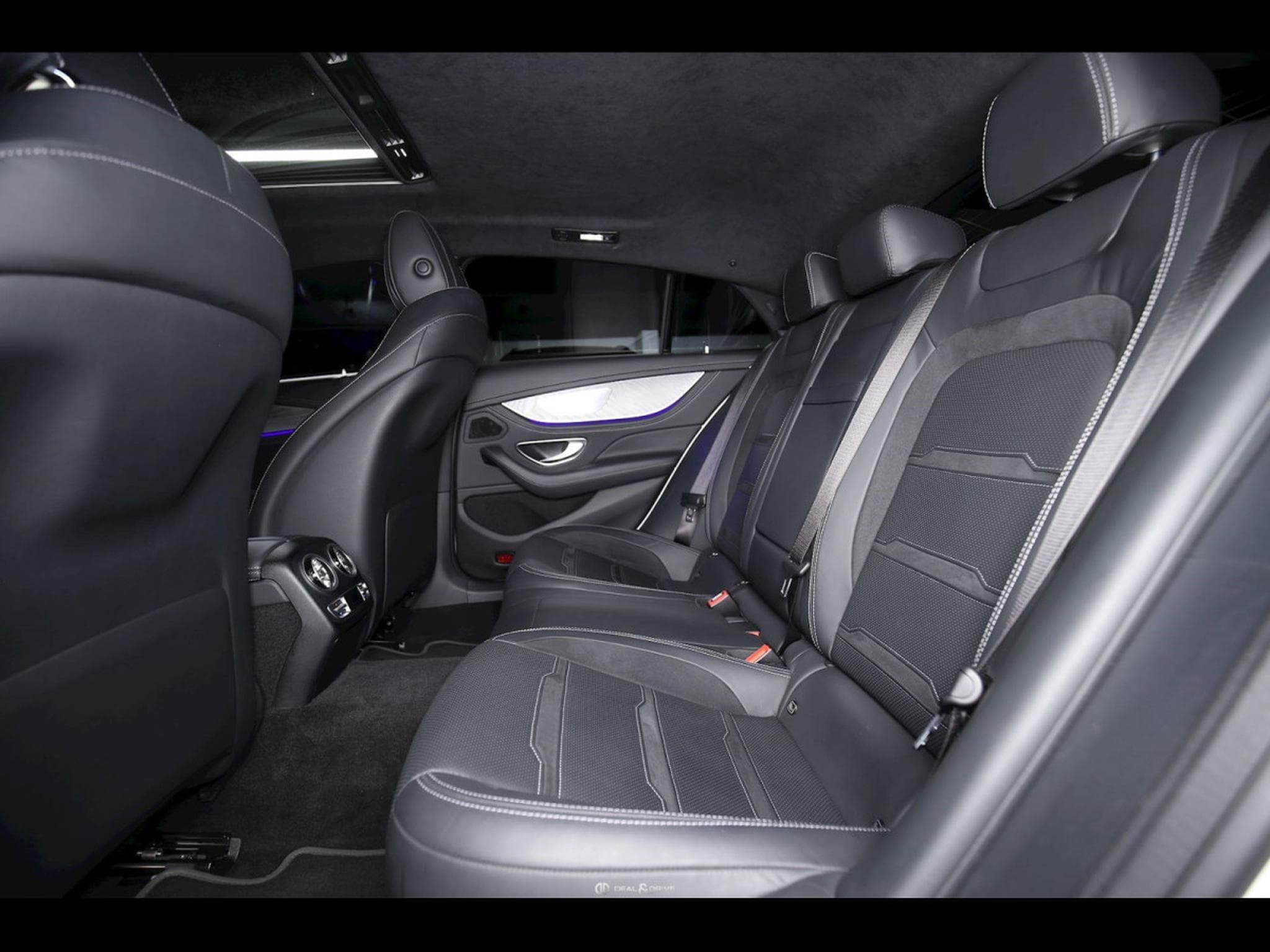 Mercedes AMG GT 4-Door 4.0 V8 63 S 4MATIC+ (639 CH) - DIAMOND WHITE METALLIC DESIGN (2019) - Photo 18