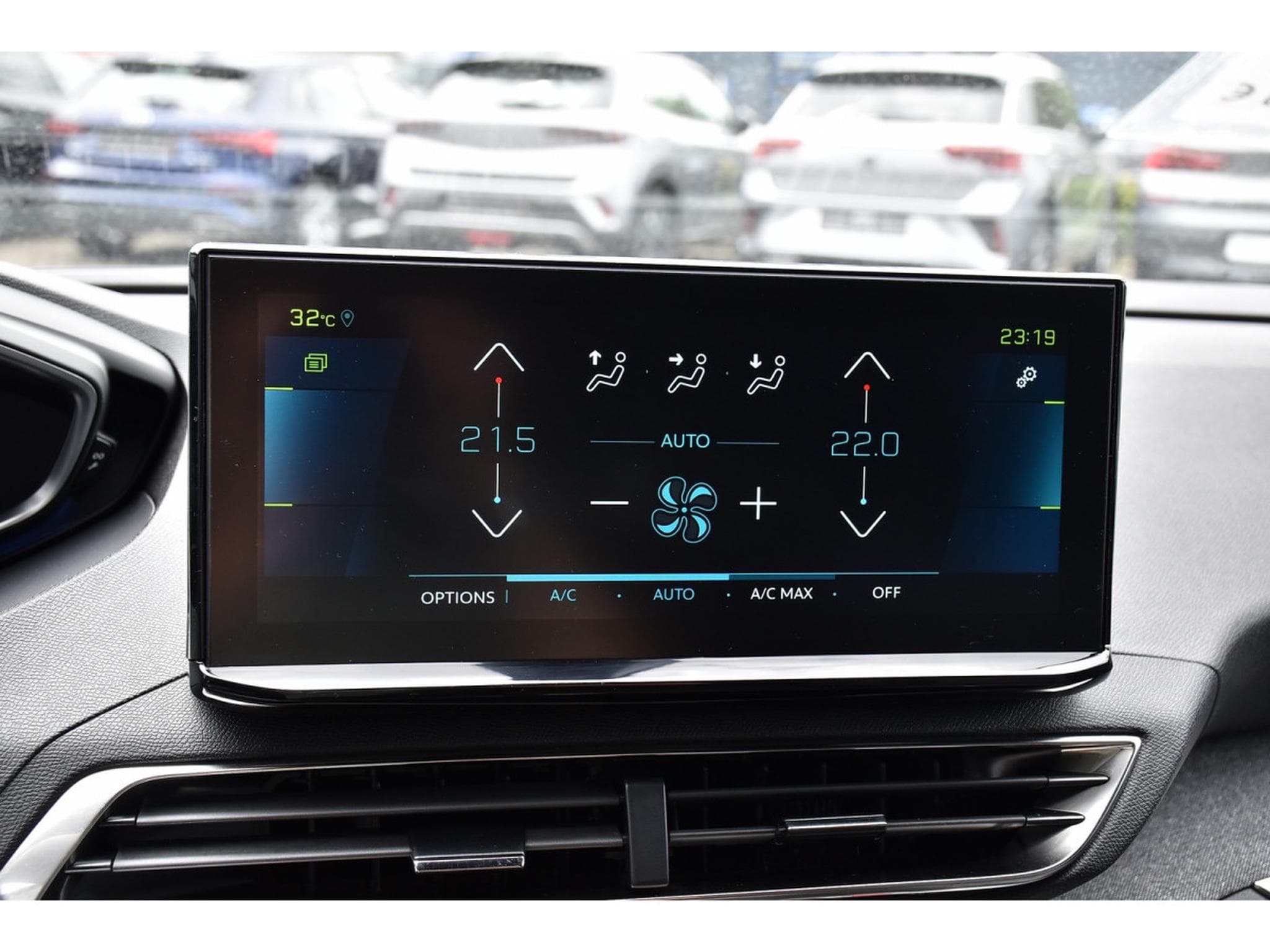 Peugeot 3008 1.6 Hybrid PHEV 180 Allure e-EAT8 LANE CAM 1° MAIN (2025) - Photo 15