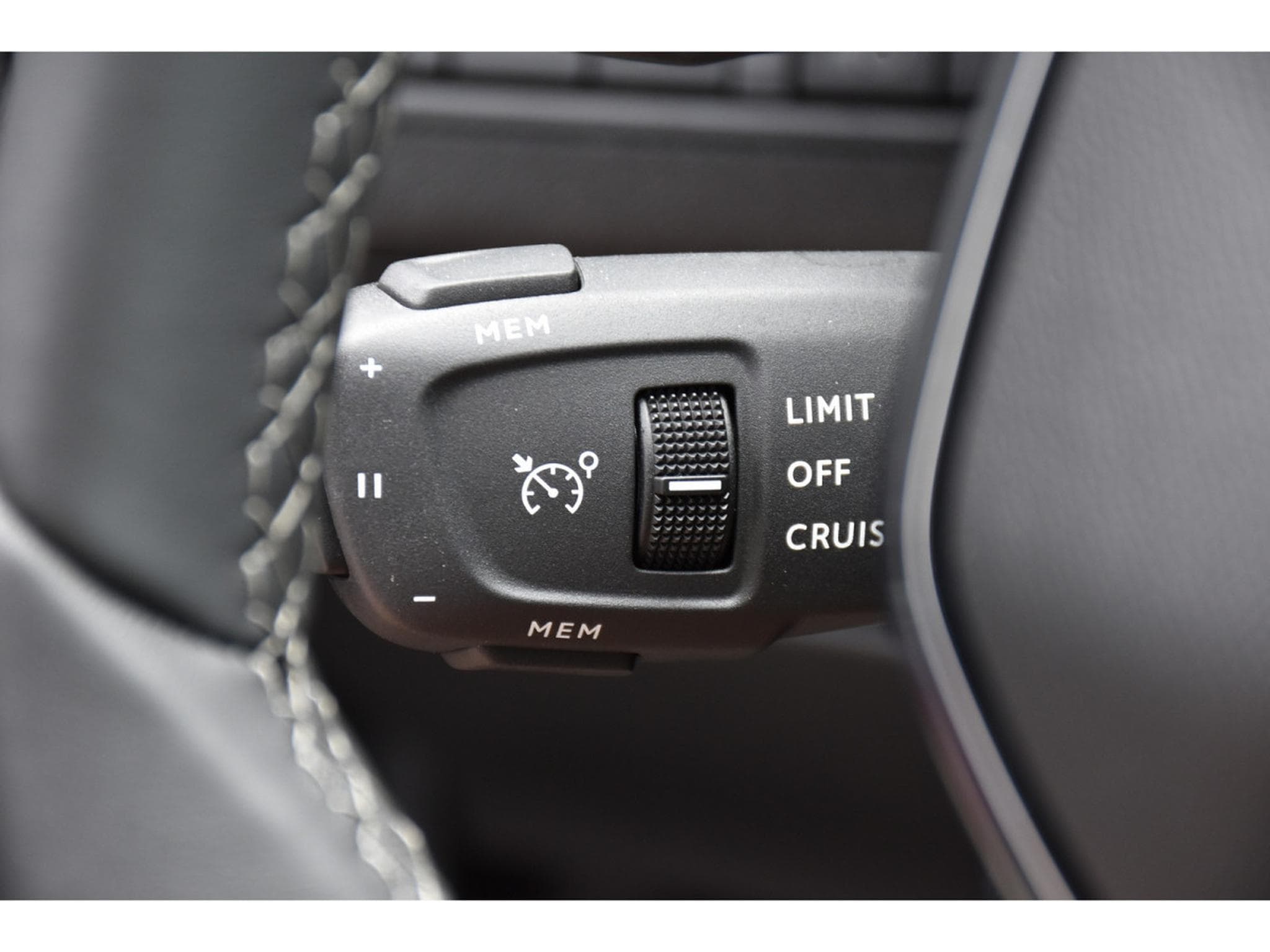 Peugeot 3008 1.6 Hybrid PHEV 180 Allure e-EAT8 LANE CAM 1° MAIN (2025) - Photo 18