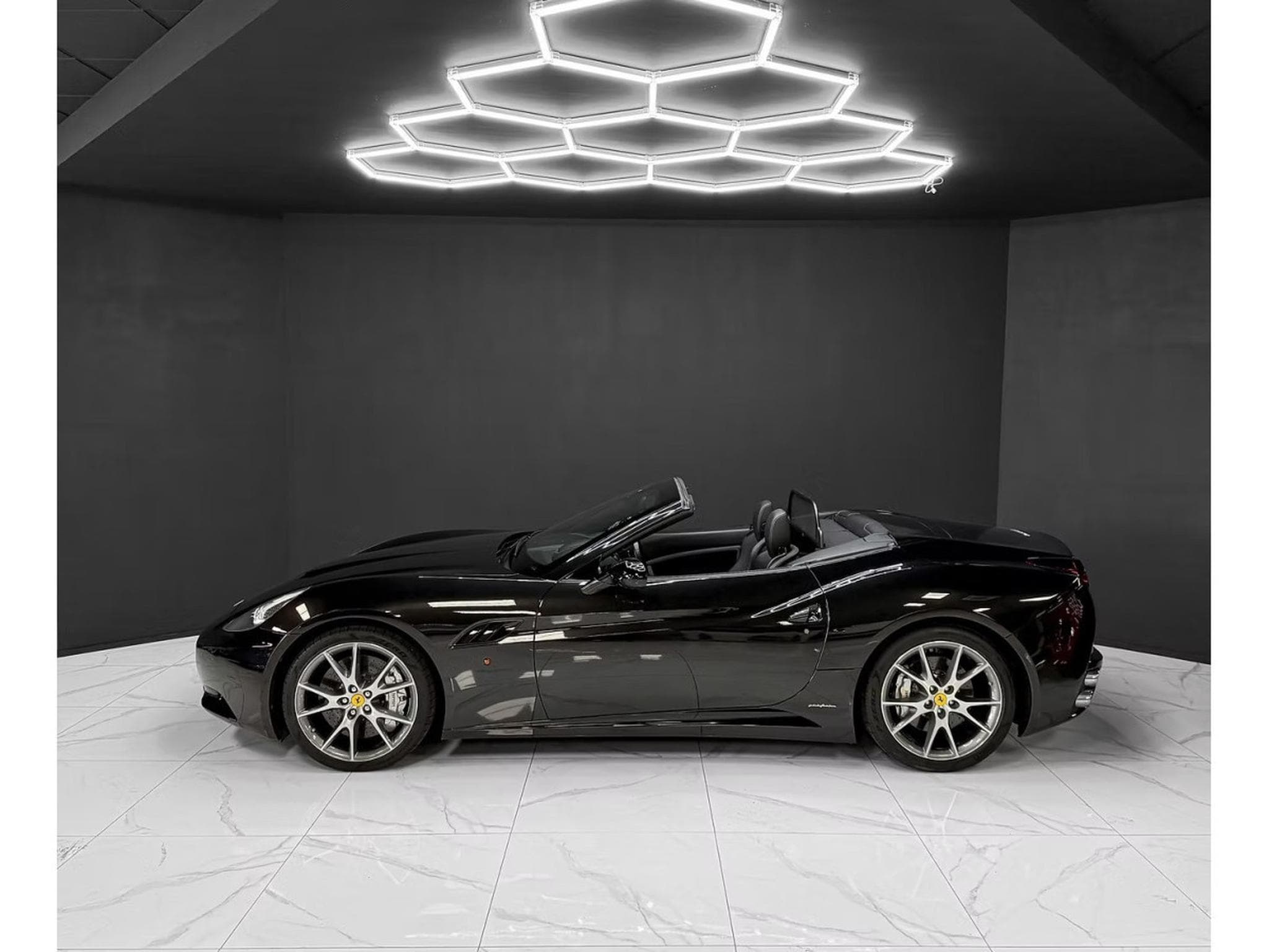 Ferrari California V8 4.3 Nero Daytona (2010) - Photo 2