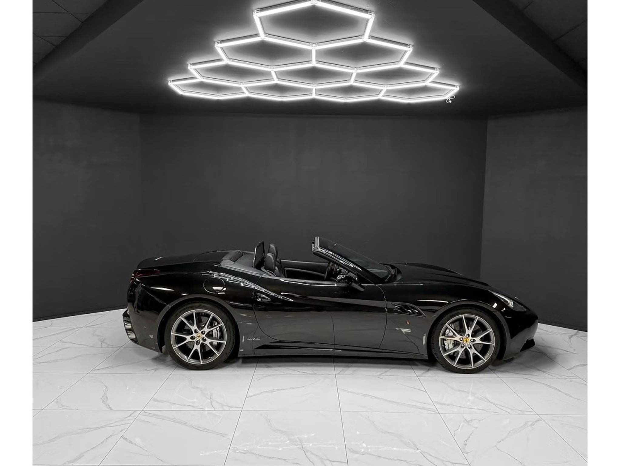 Ferrari California V8 4.3 Nero Daytona (2010) - Photo 6