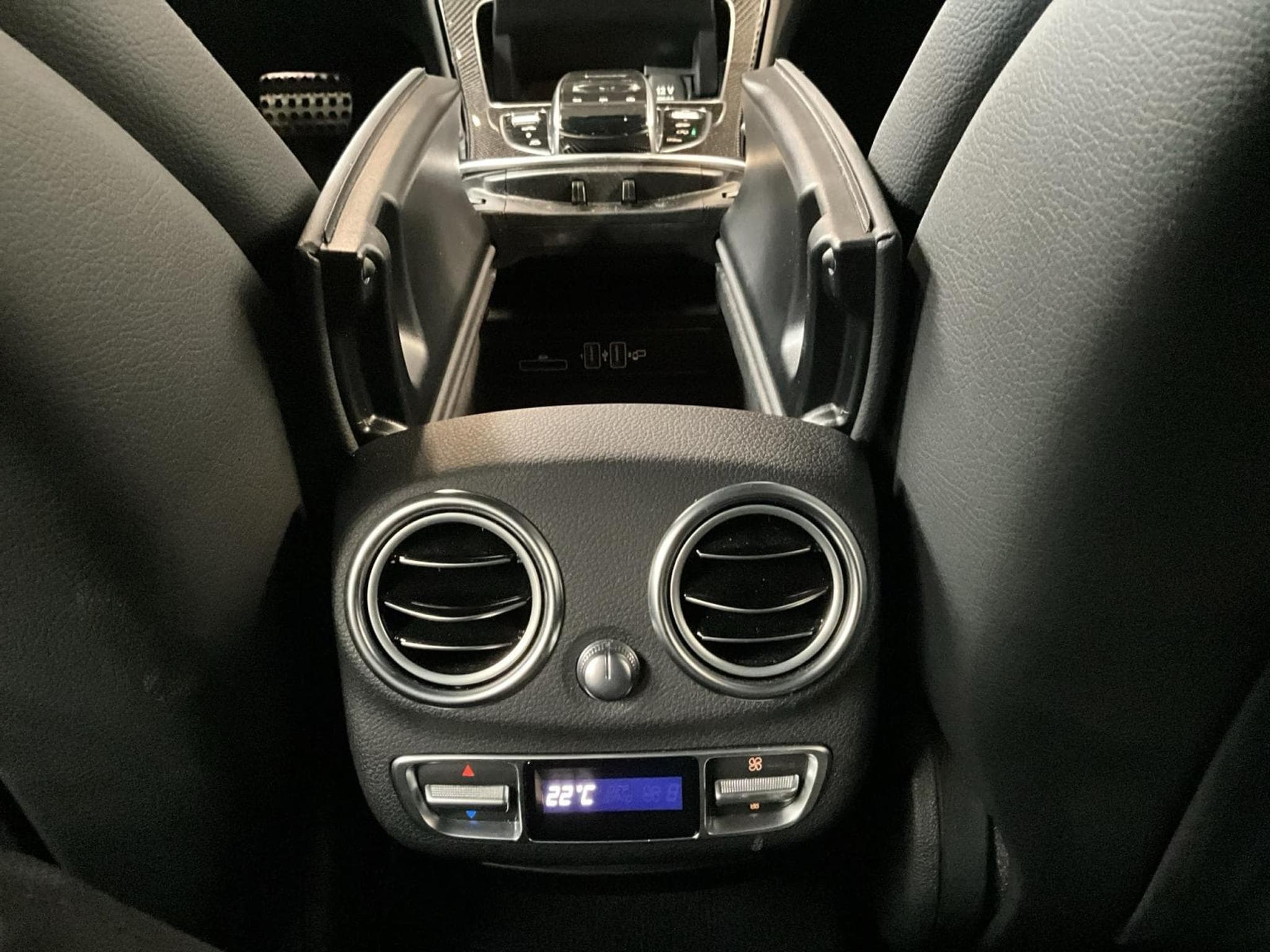 Mercedes C 63 AMG 9Aut.+SoundBurmester+Head (2020) - Photo 20
