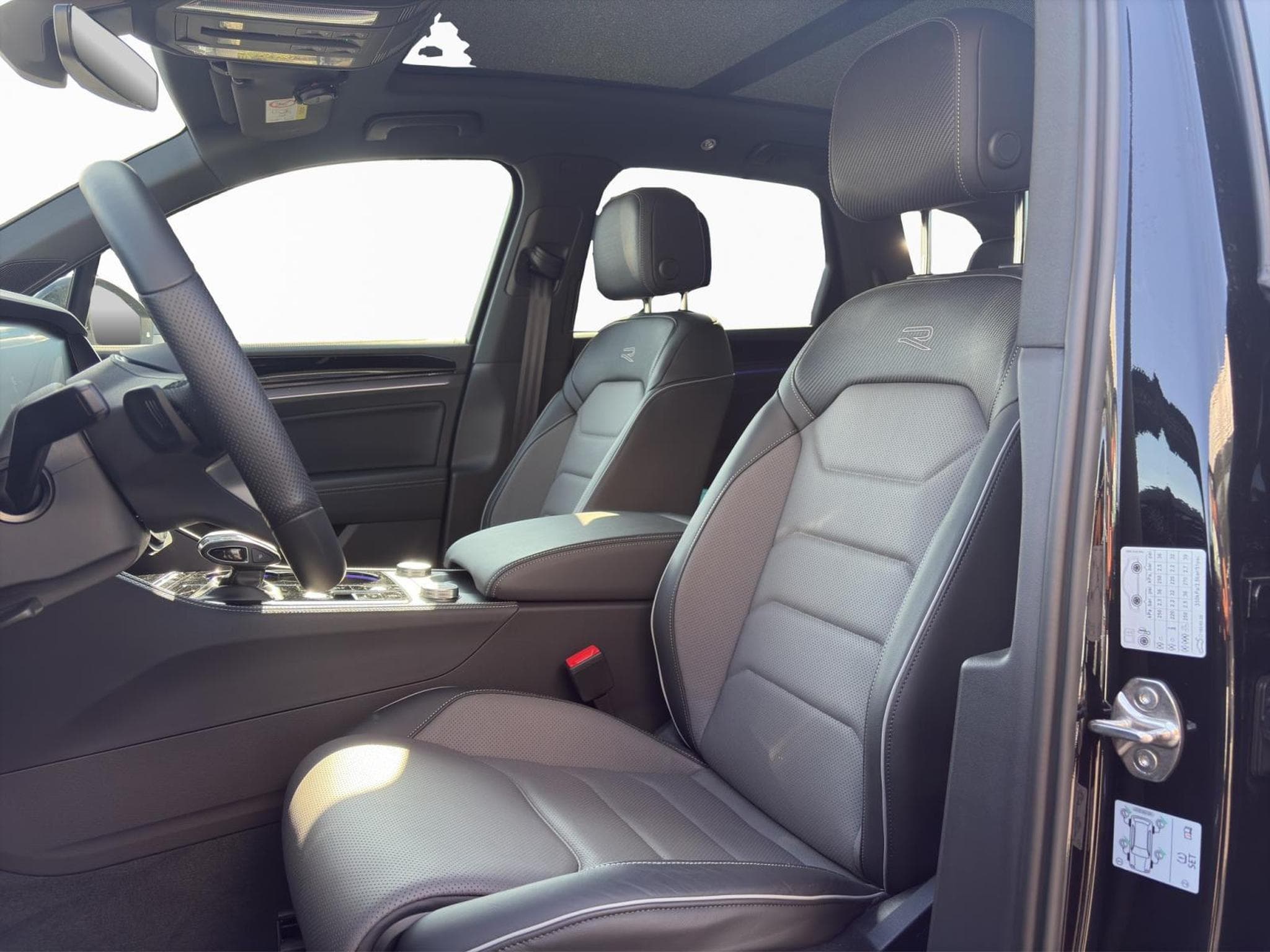 VW Touareg R-Line (2026) - Photo 10