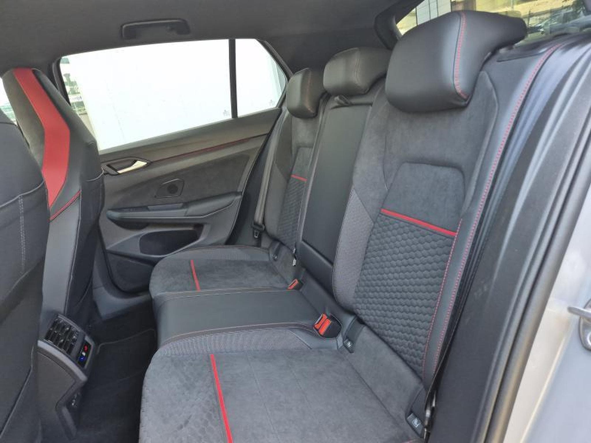 VW Golf GTI Clubsport (2025) - Photo 12