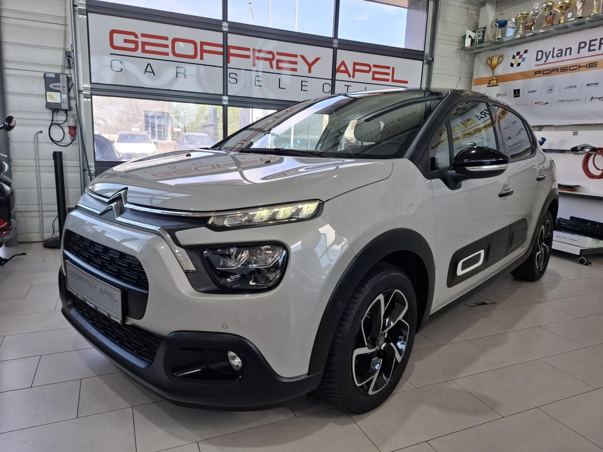 Citroën C3 SHINEPACK 110 B.AUTO, NAVI, CUIR, CARPLAY,LED, CAMERA, 1HAND (2021) - Photo 1