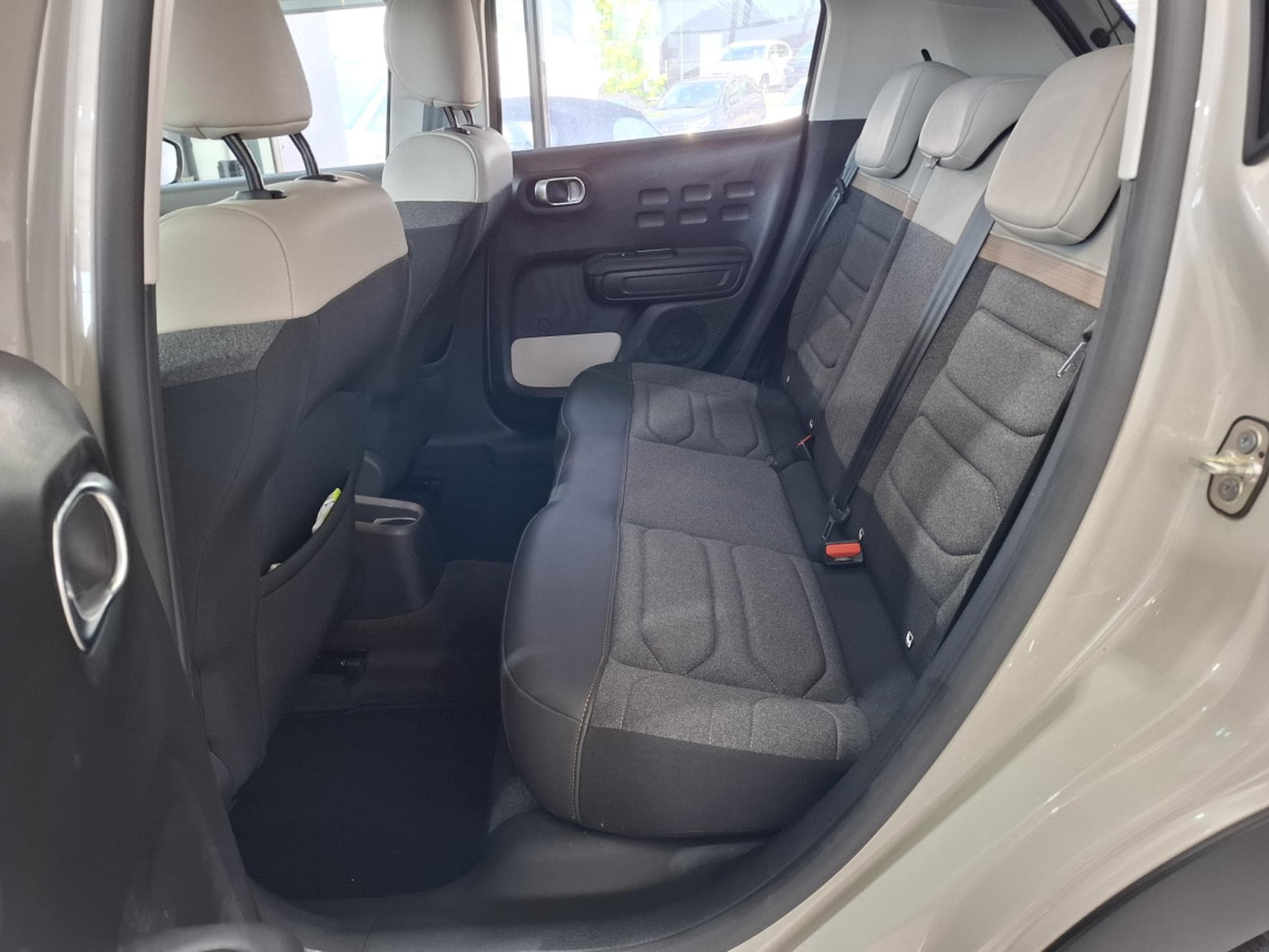 Citroën C3 SHINEPACK 110 B.AUTO, NAVI, CUIR, CARPLAY,LED, CAMERA, 1HAND (2021) - Photo 11