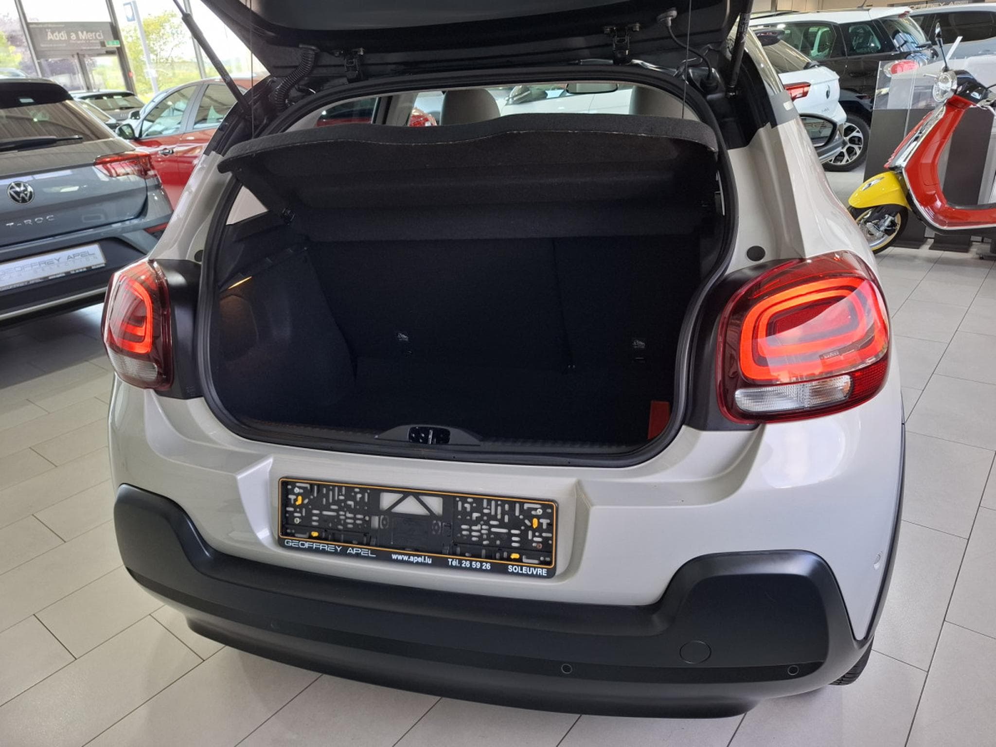 Citroën C3 SHINEPACK 110 B.AUTO, NAVI, CUIR, CARPLAY,LED, CAMERA, 1HAND (2021) - Photo 18