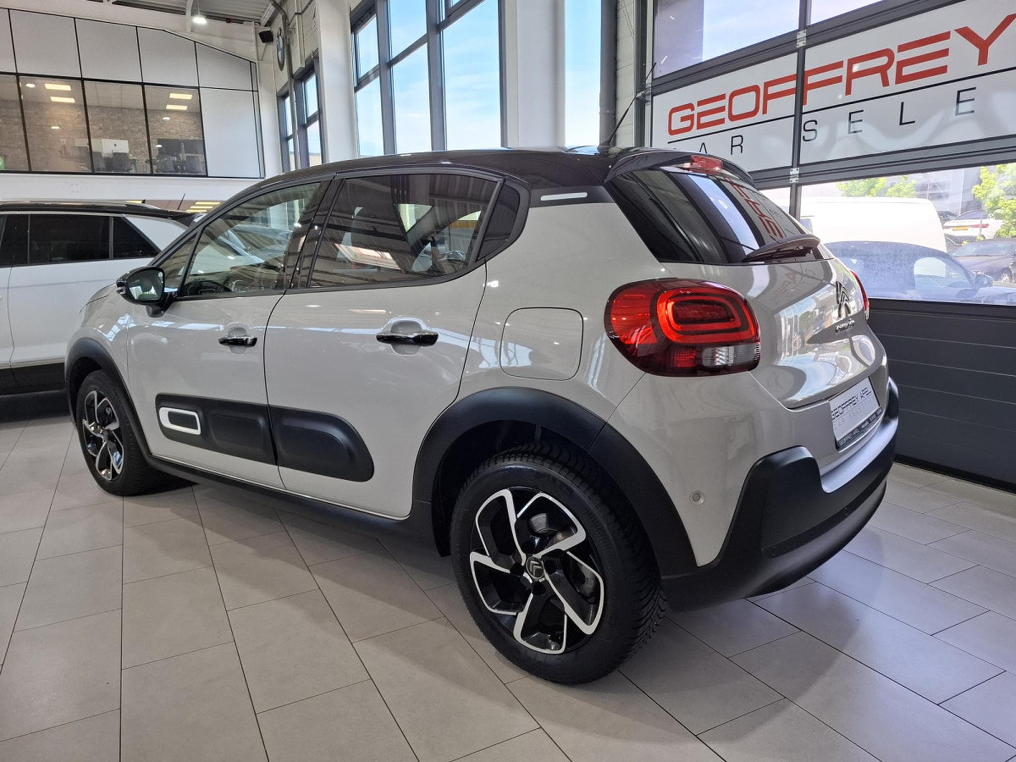 Citroën C3 SHINEPACK 110 B.AUTO, NAVI, CUIR, CARPLAY,LED, CAMERA, 1HAND (2021) - Photo 3