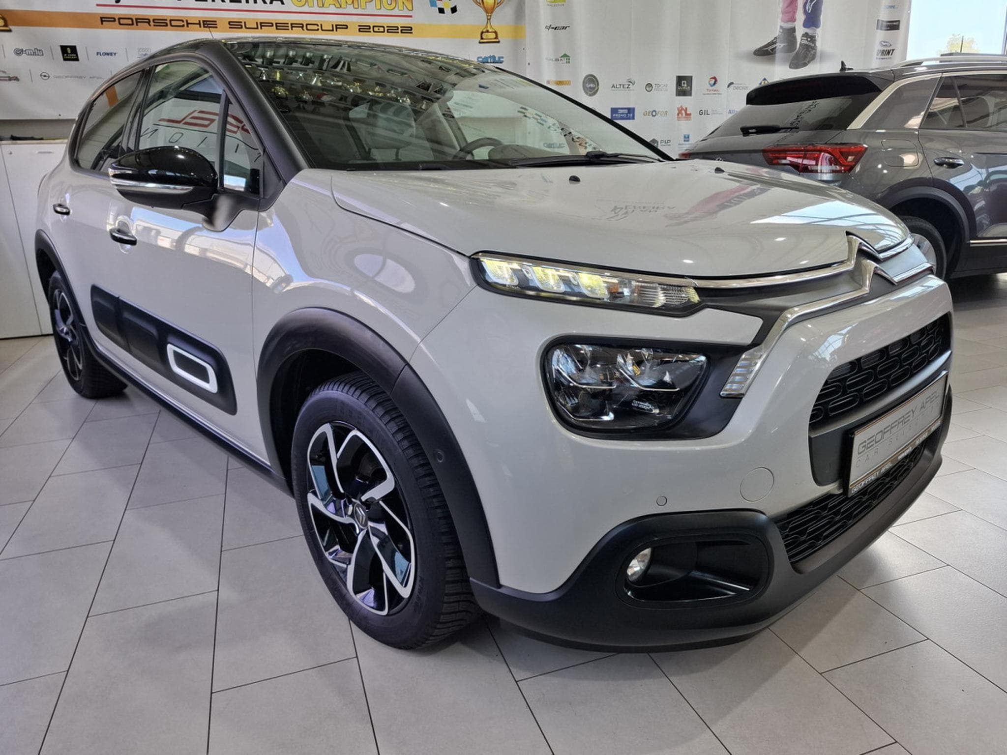 Citroën C3 SHINEPACK 110 B.AUTO, NAVI, CUIR, CARPLAY,LED, CAMERA, 1HAND (2021) - Photo 4