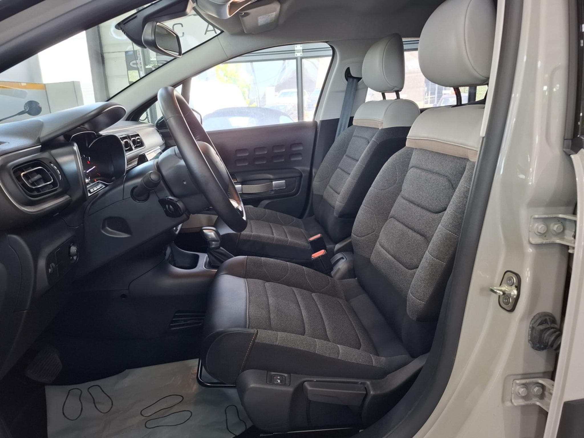 Citroën C3 SHINEPACK 110 B.AUTO, NAVI, CUIR, CARPLAY,LED, CAMERA, 1HAND (2021) - Photo 5