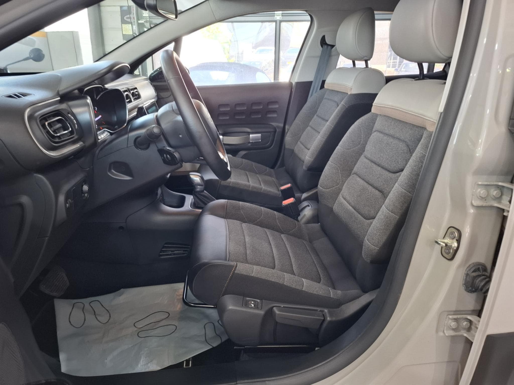 Citroën C3 SHINEPACK 110 B.AUTO, NAVI, CUIR, CARPLAY,LED, CAMERA, 1HAND (2021) - Photo 7
