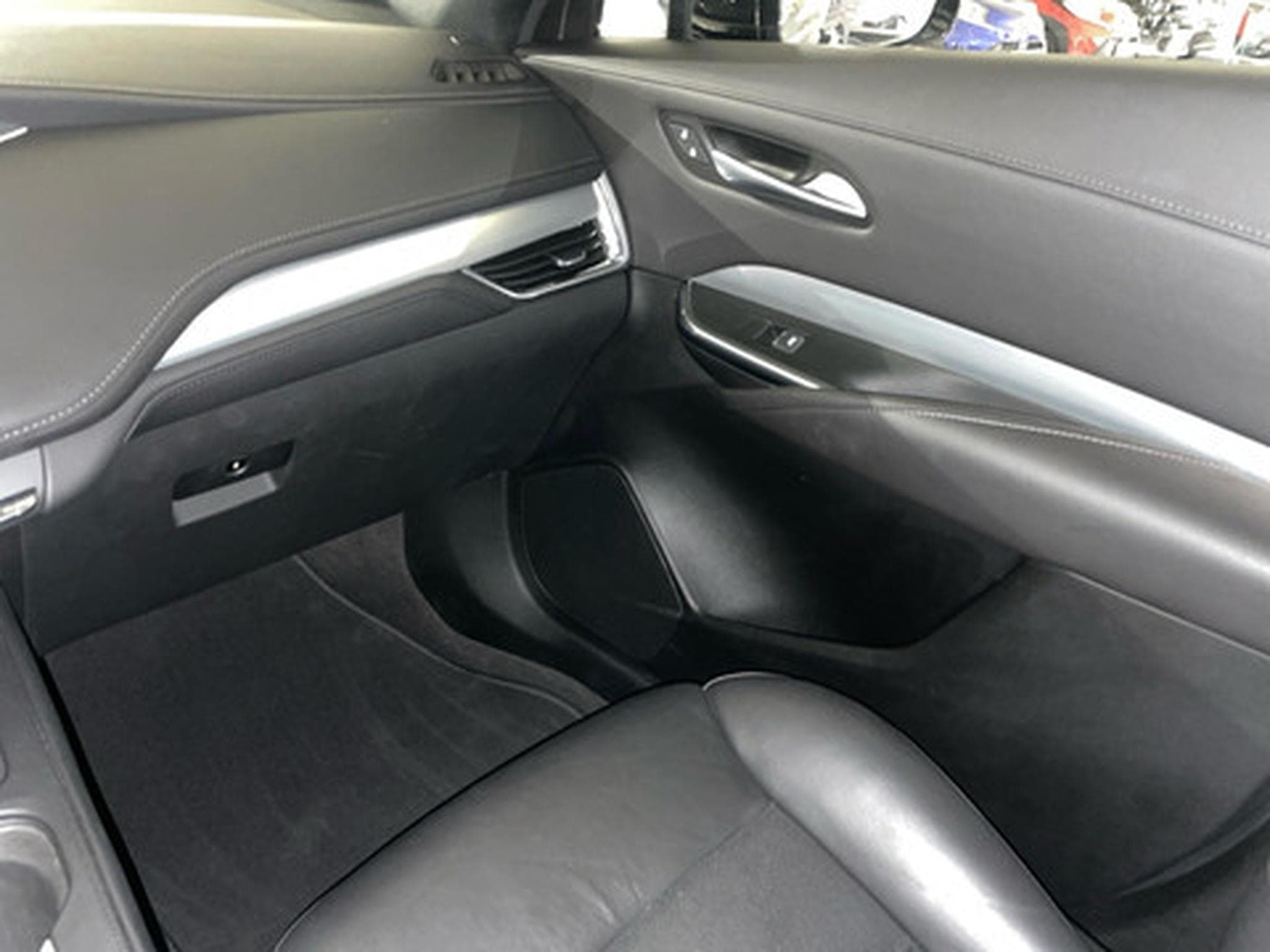 Cadillac XT4 2.0 350D Premium Luxury Auto. (2023) - Photo 9