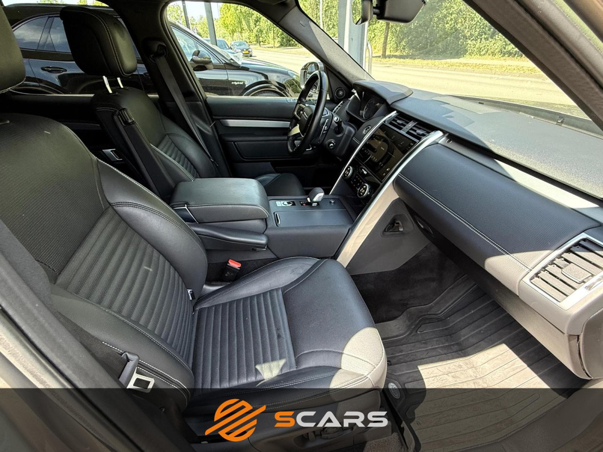 Land-Rover Discovery 3.0 TD6 250CV R-DYNAMIC (2022) - Photo 11