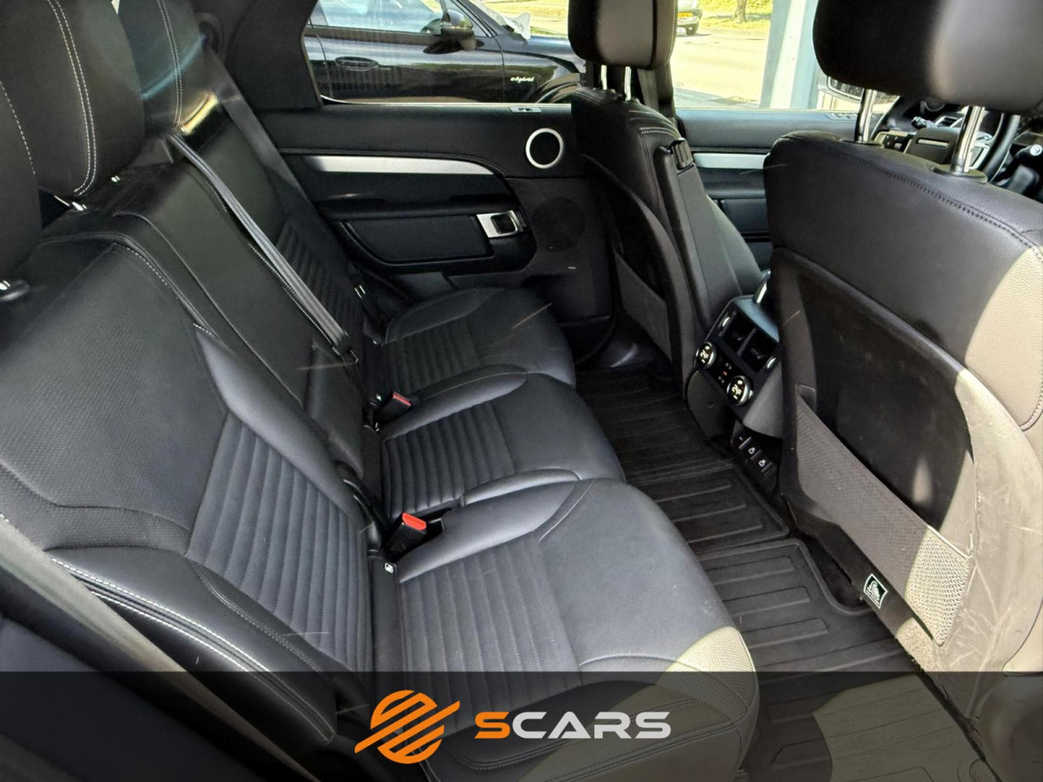 Land-Rover Discovery 3.0 TD6 250CV R-DYNAMIC (2022) - Photo 8